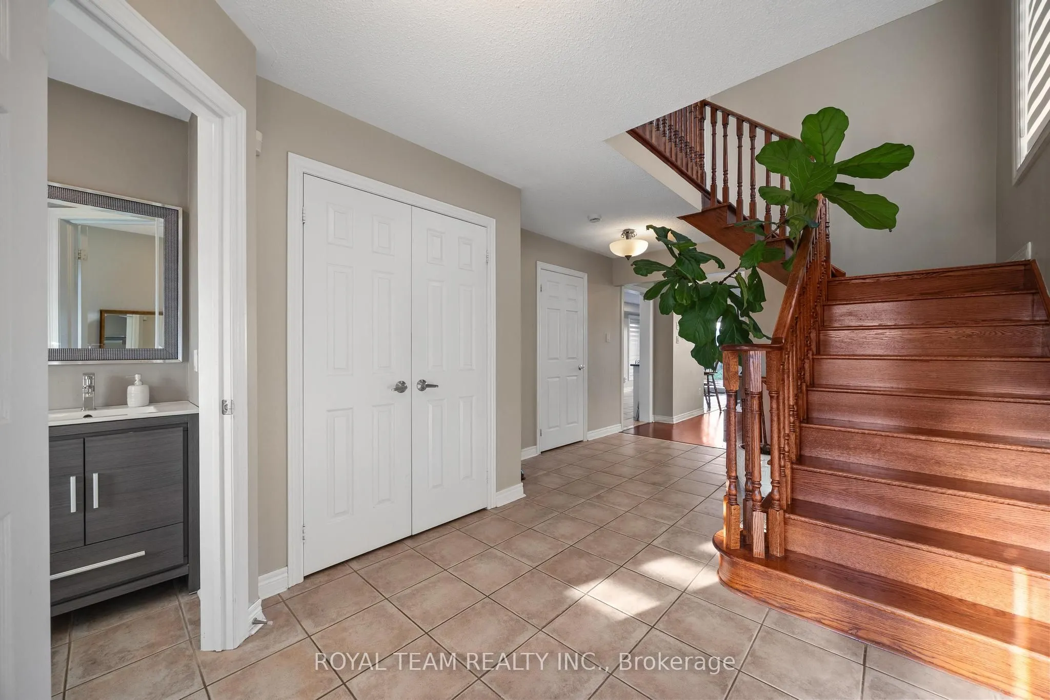 40 Emily Carr Crescent