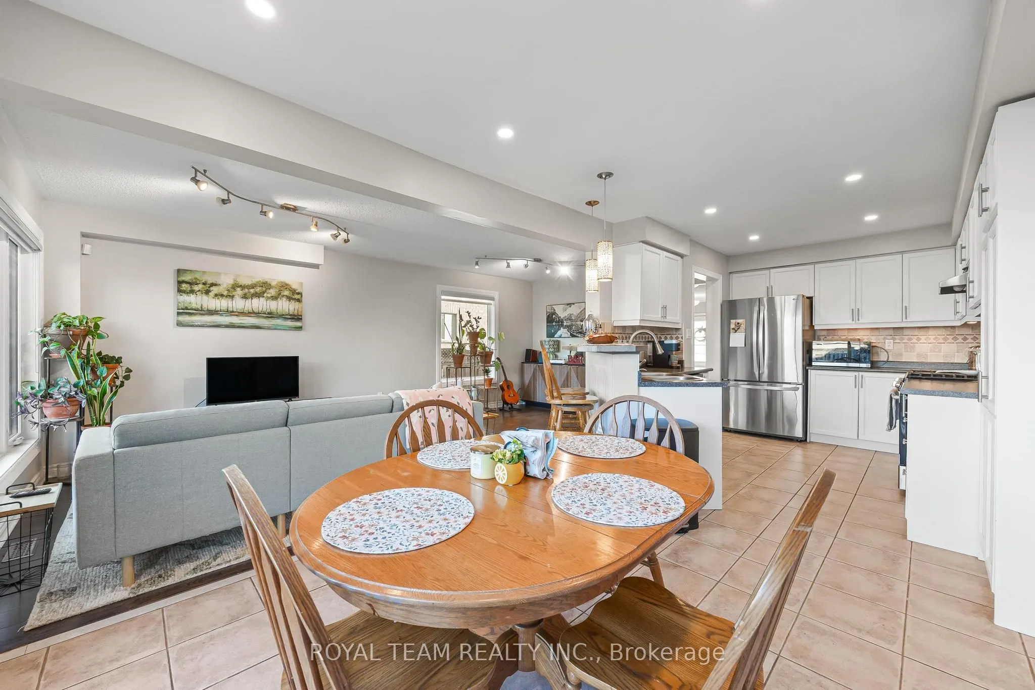 40 Emily Carr Crescent
