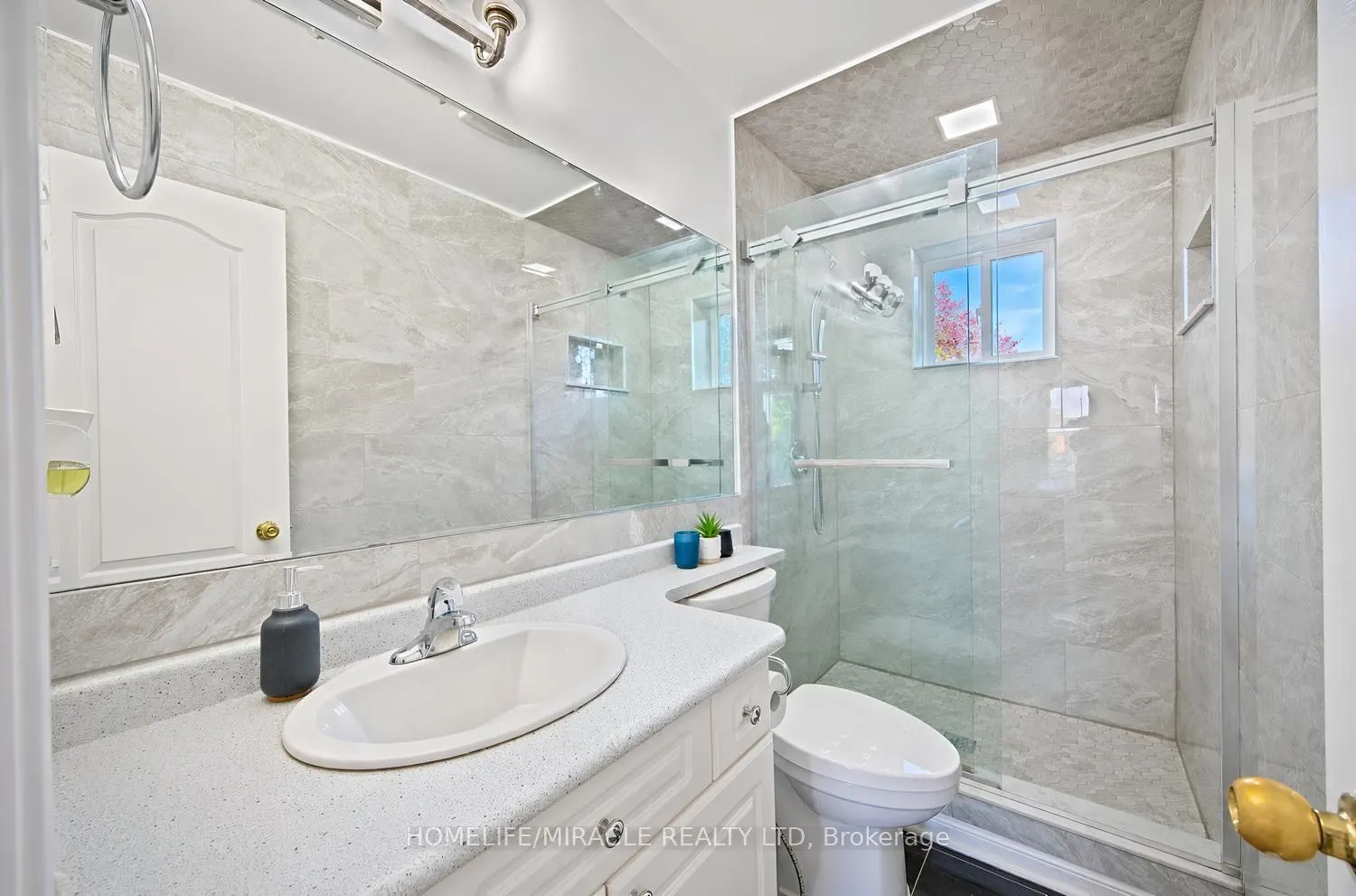 1552 Harwood Drive