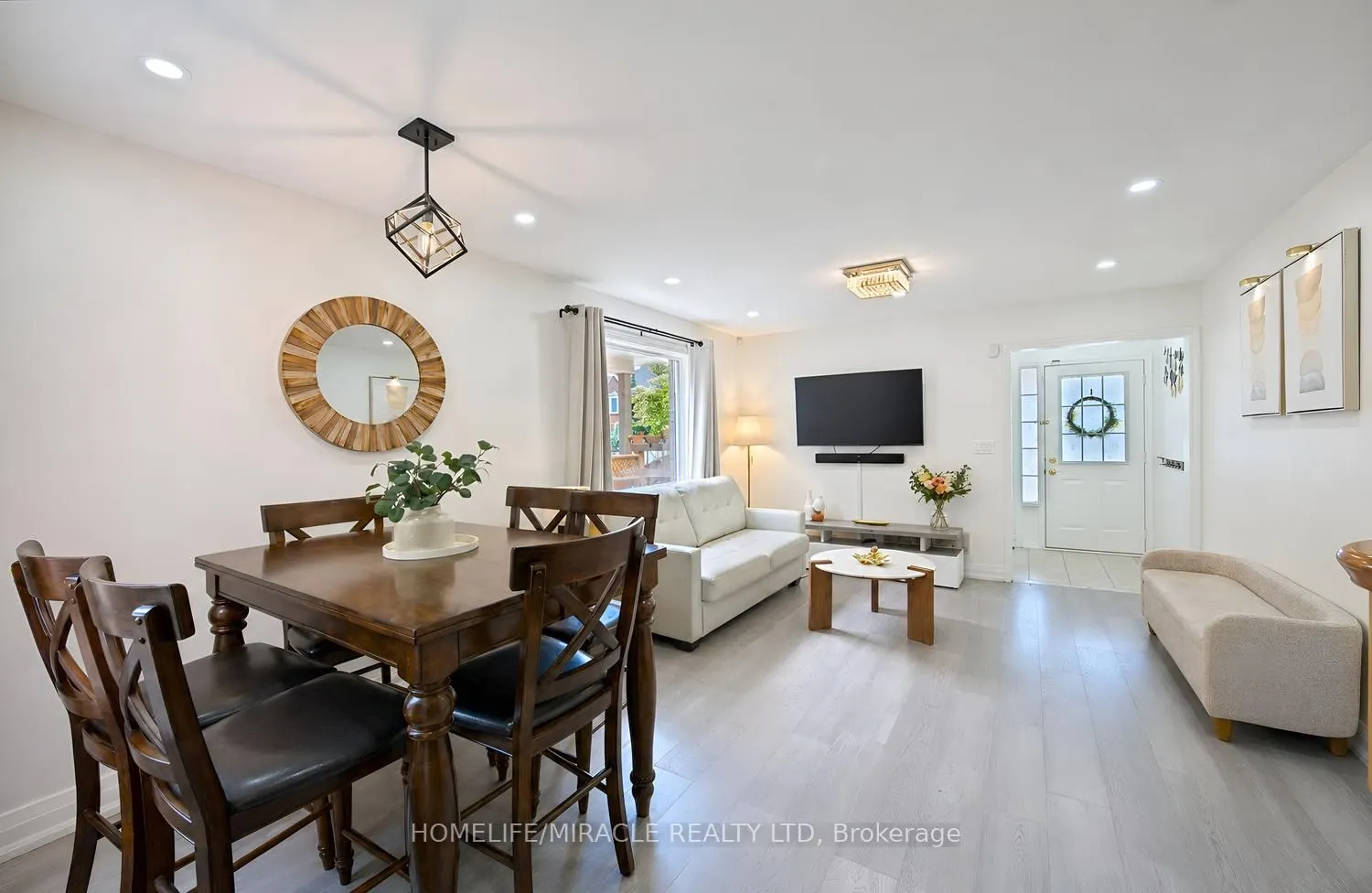 1552 Harwood Drive