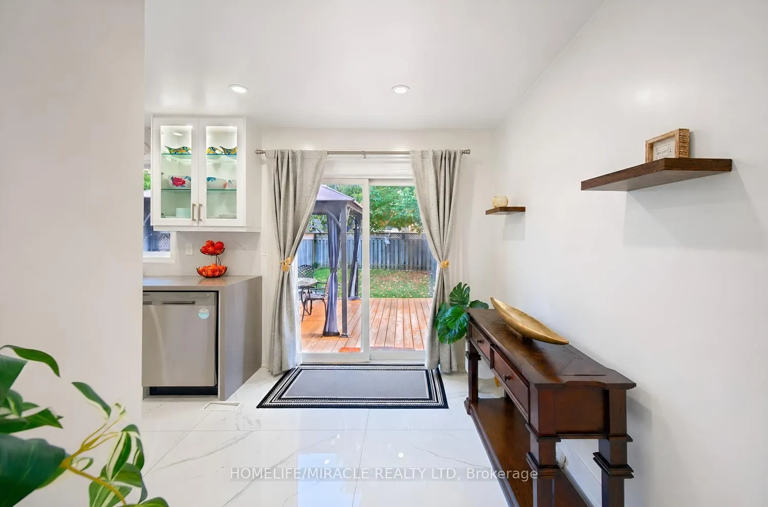 1552 Harwood Drive