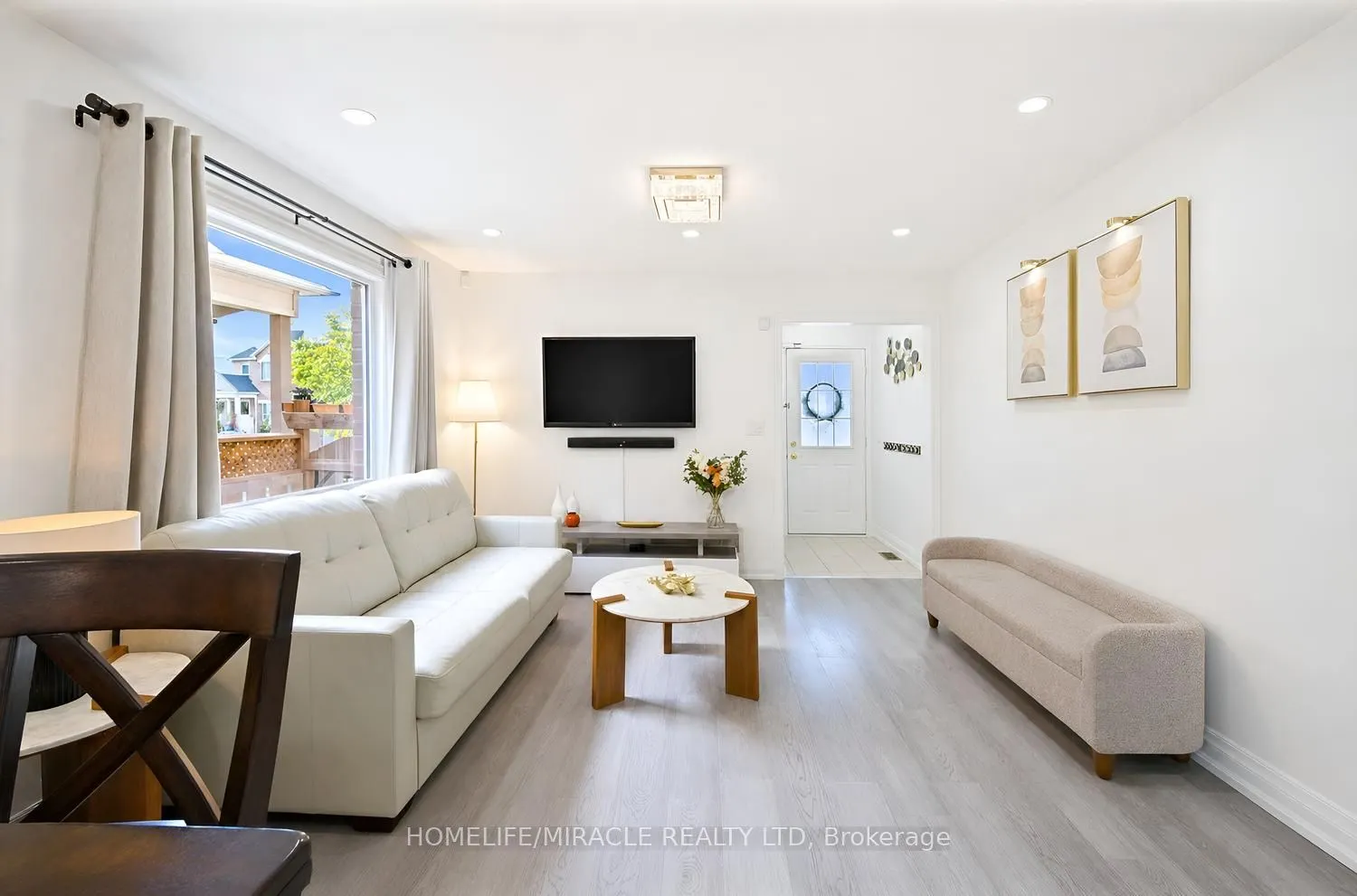 1552 Harwood Drive