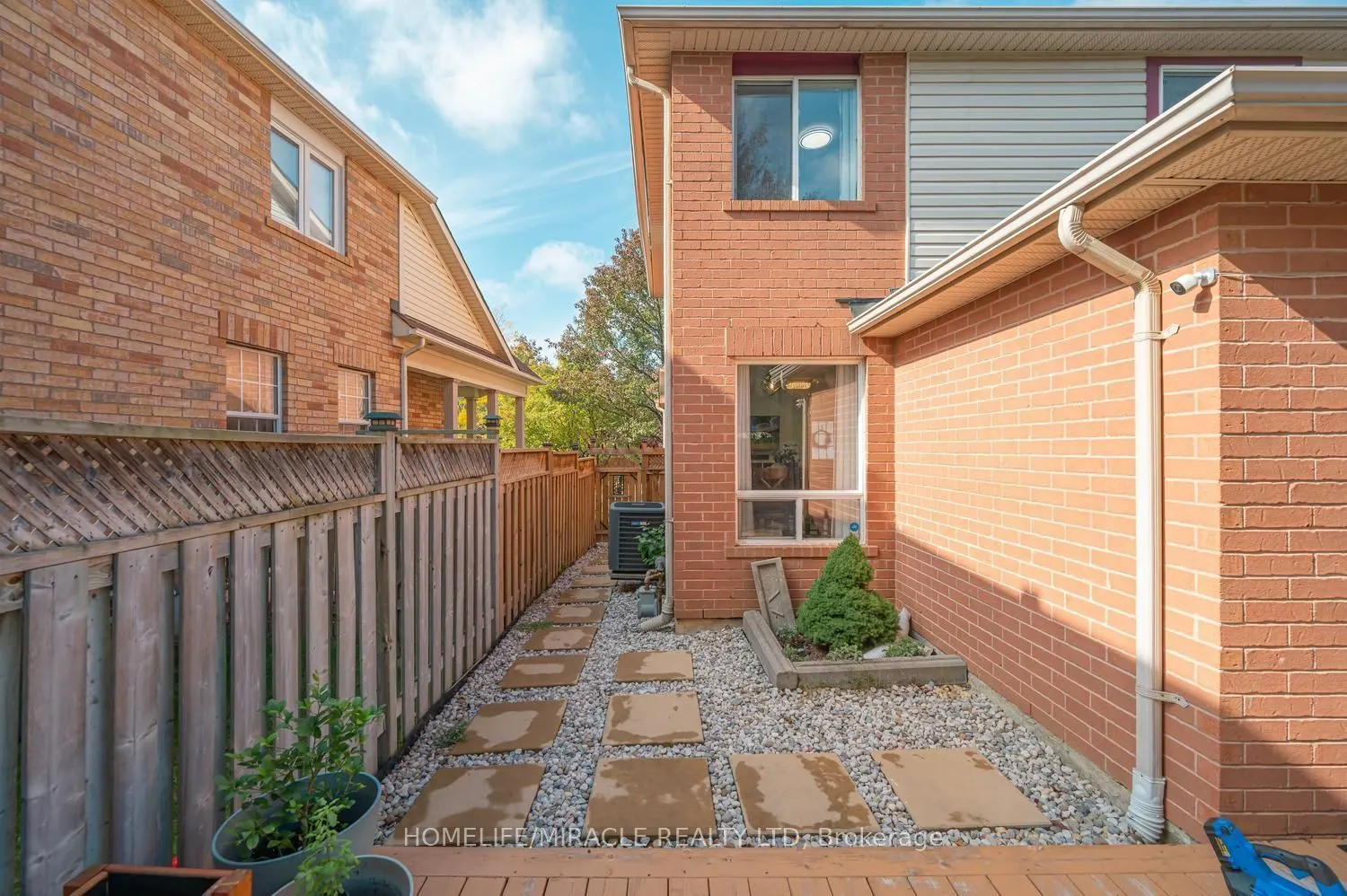 1552 Harwood Drive