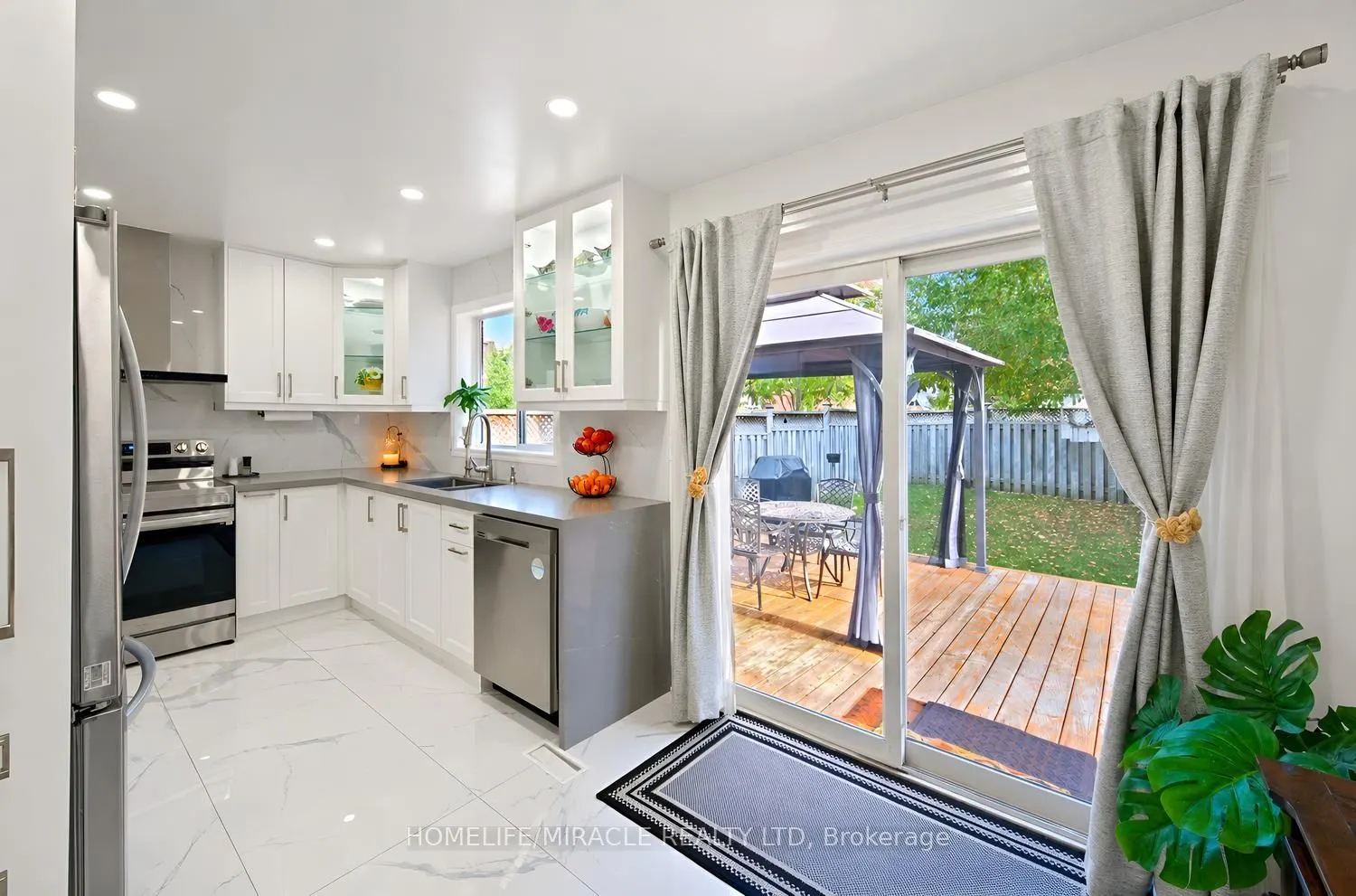 1552 Harwood Drive