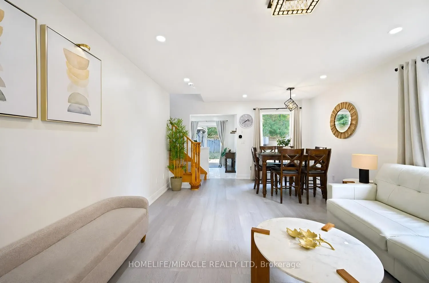 1552 Harwood Drive