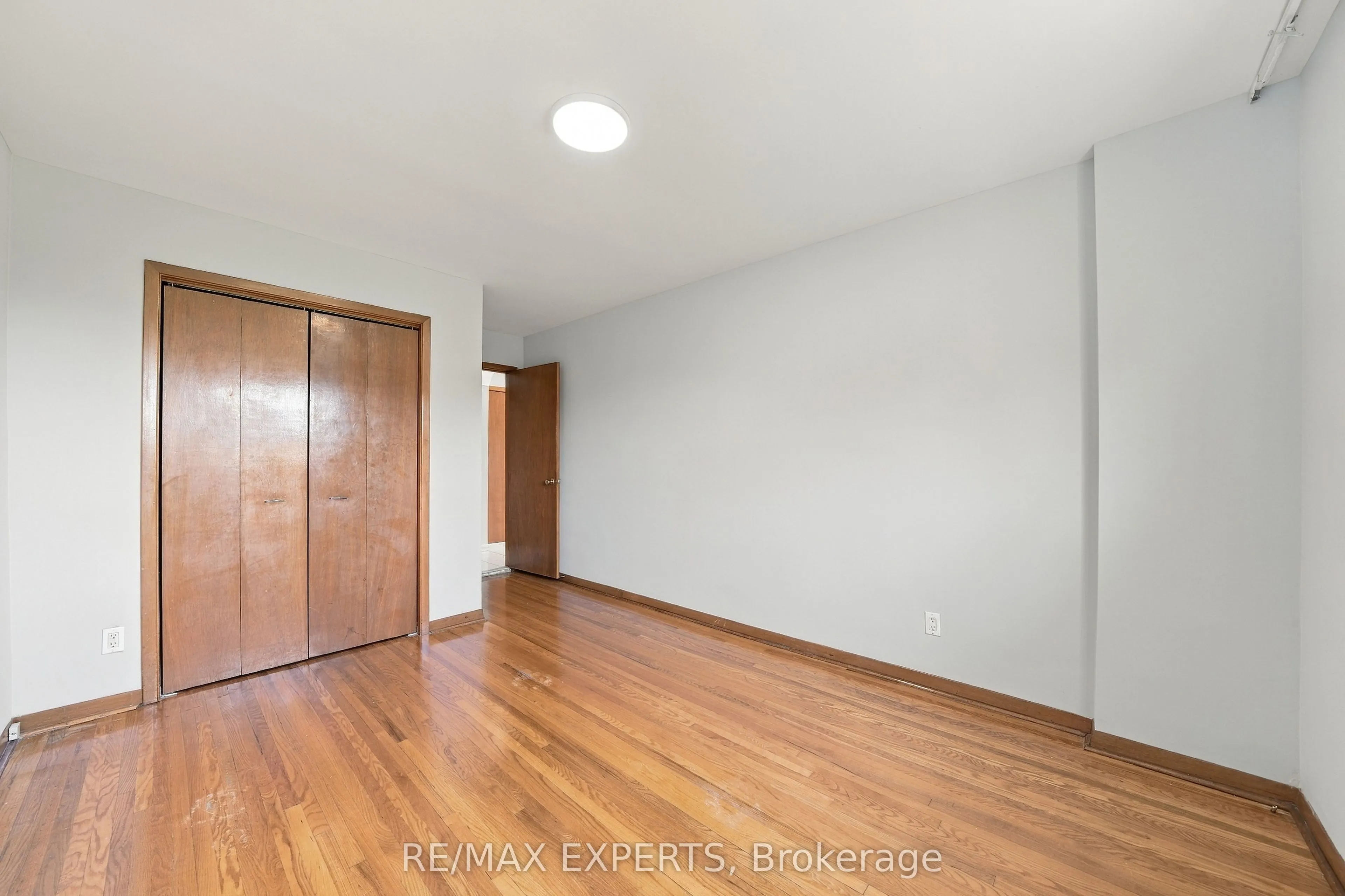 12 Paradelle Crescent