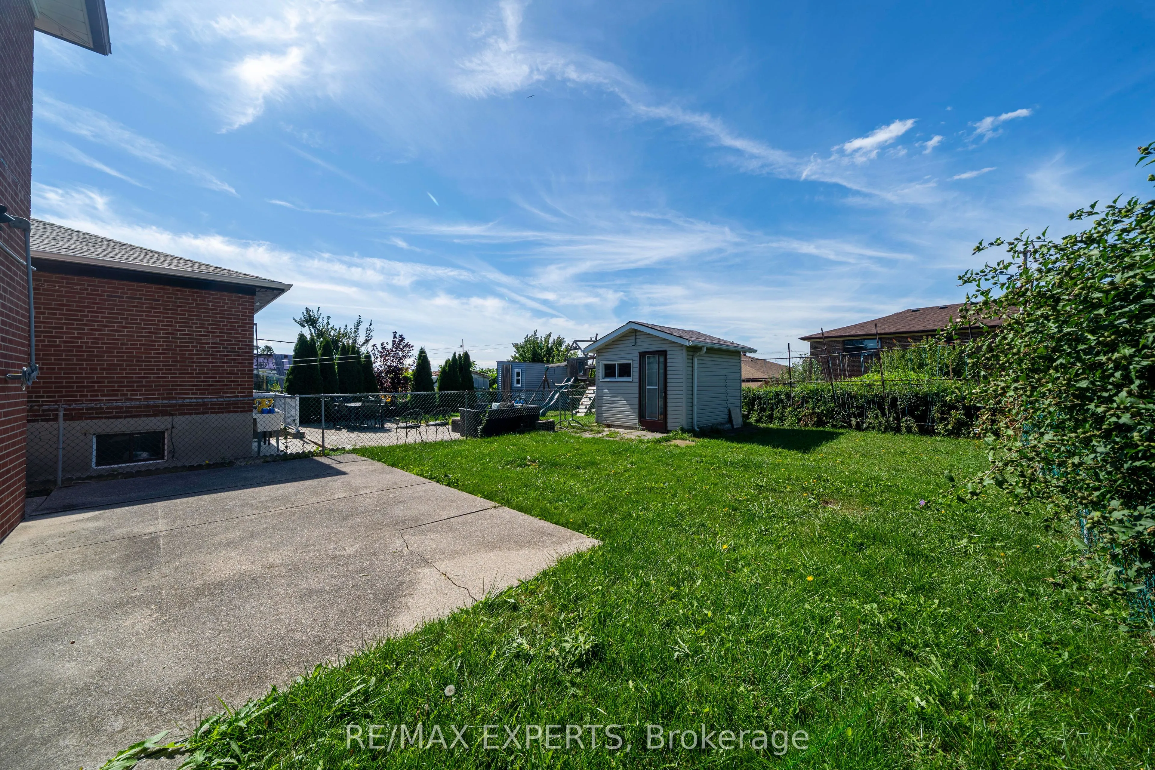 12 Paradelle Crescent