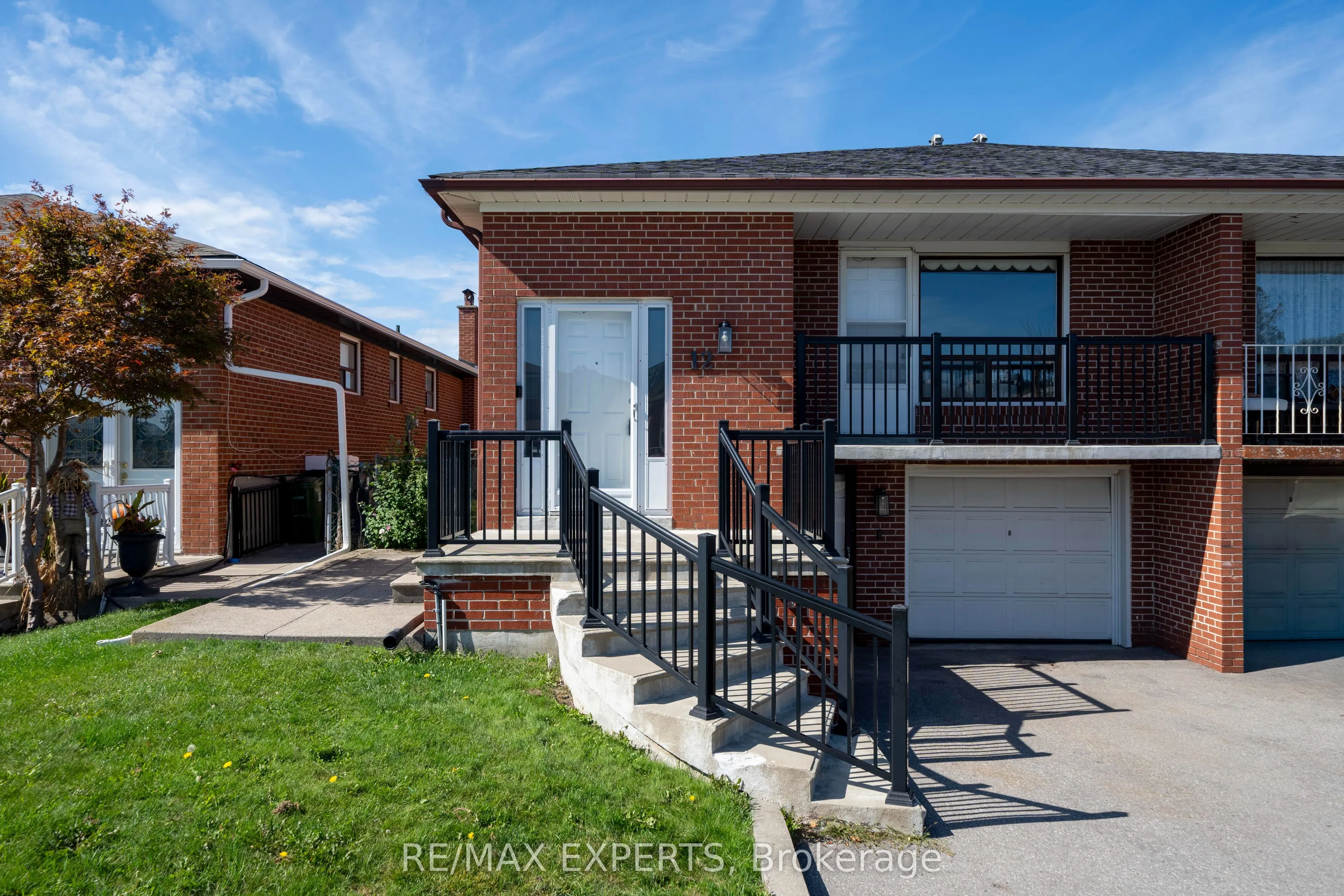 12 Paradelle Crescent
