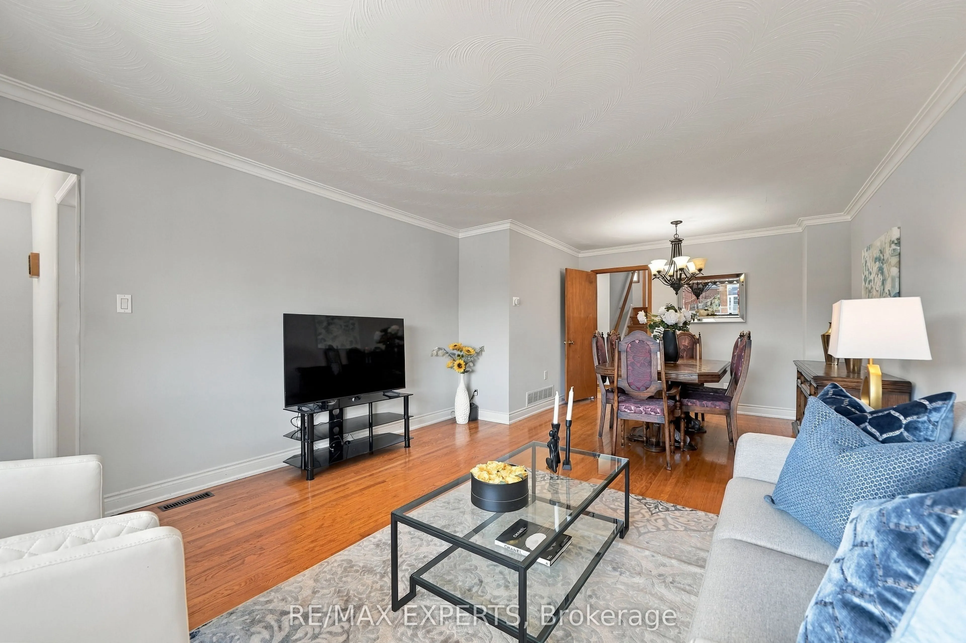 12 Paradelle Crescent