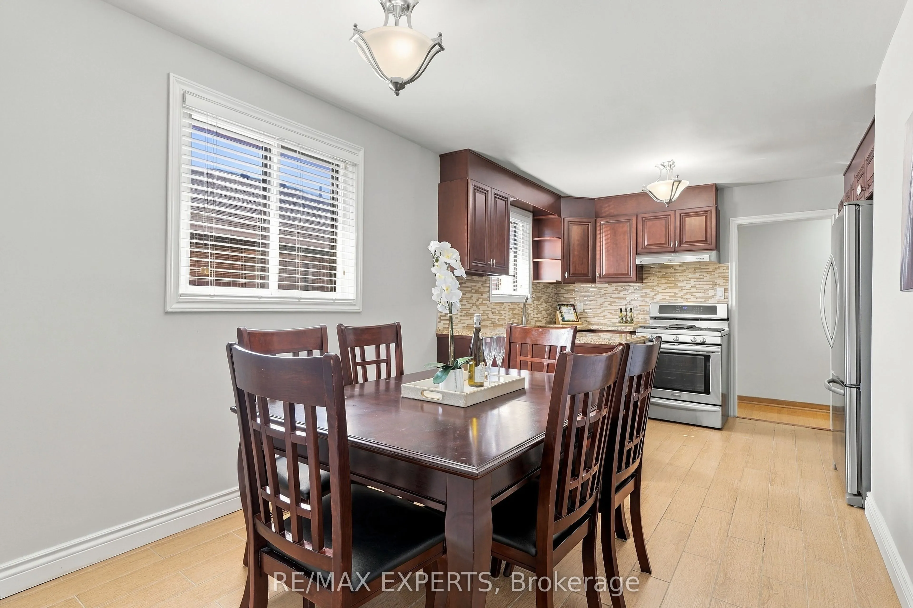 12 Paradelle Crescent
