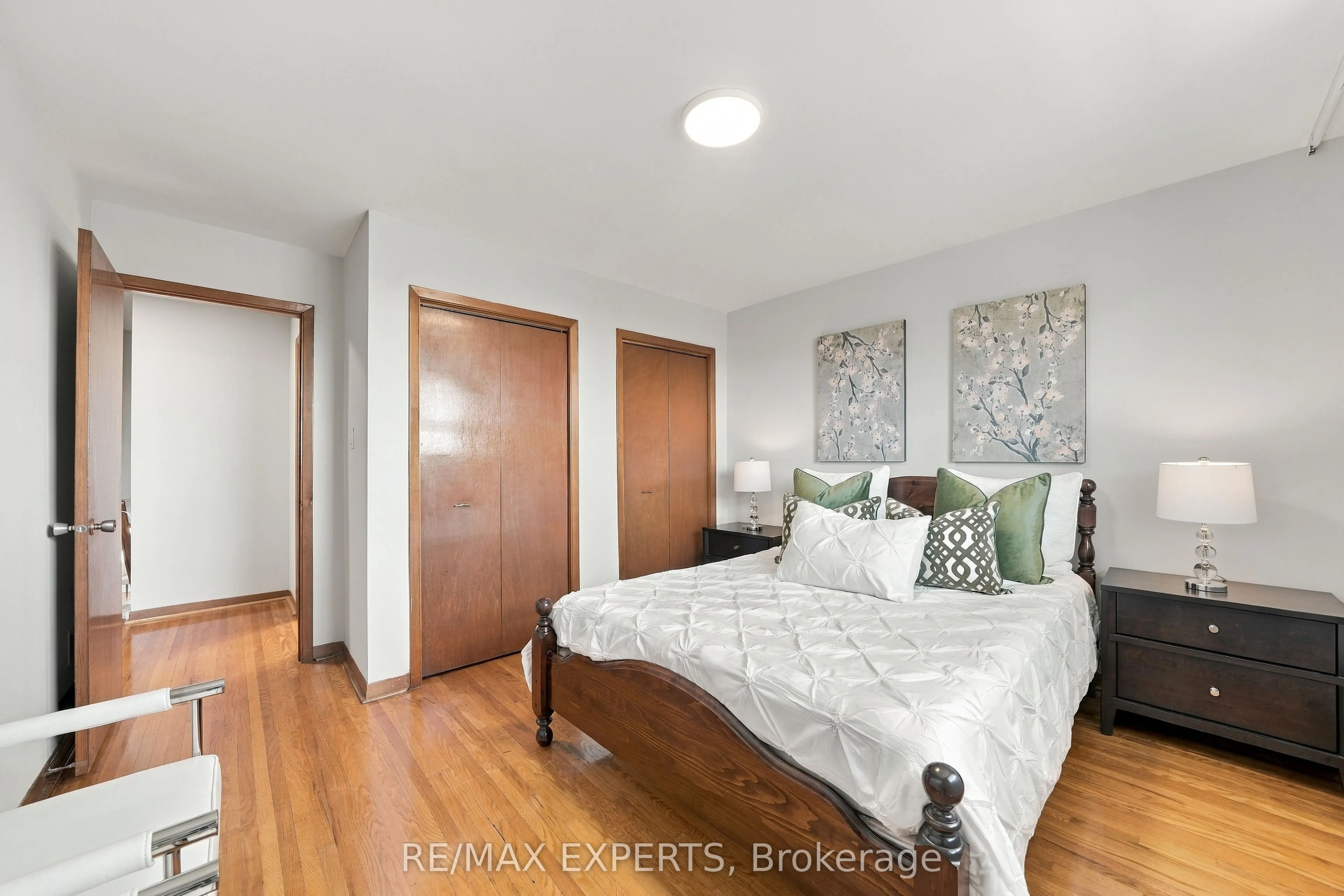 12 Paradelle Crescent