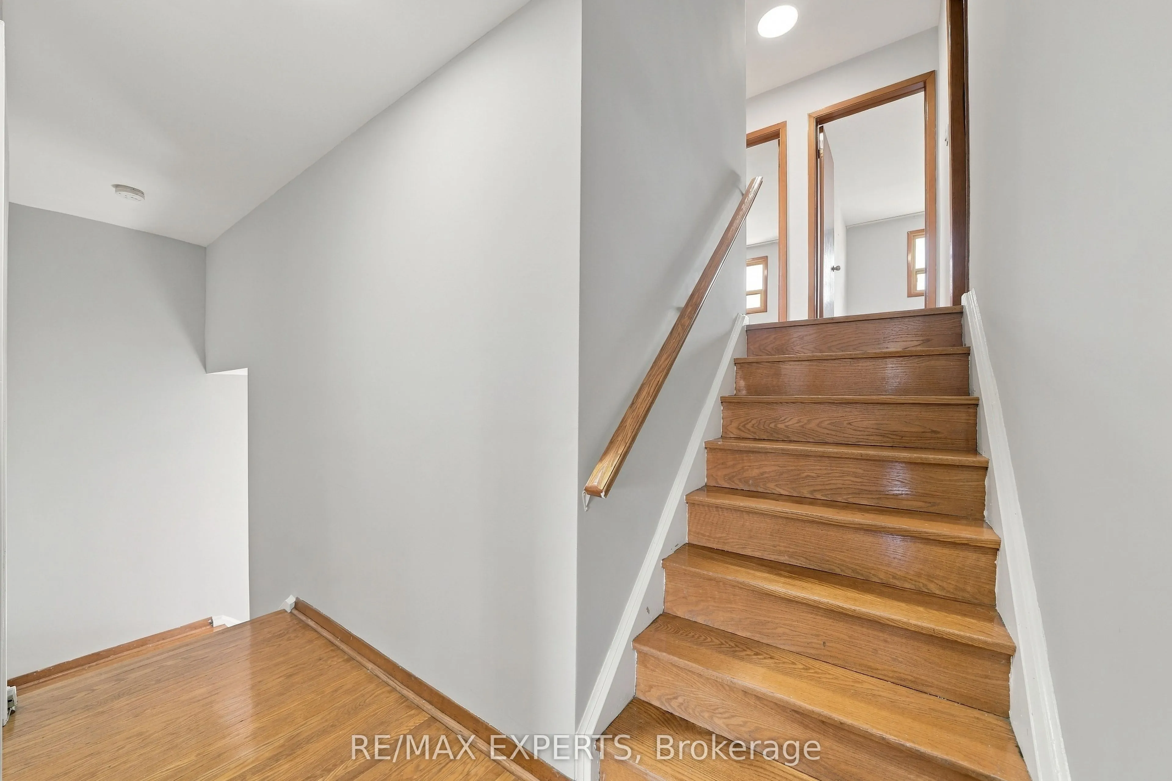 12 Paradelle Crescent