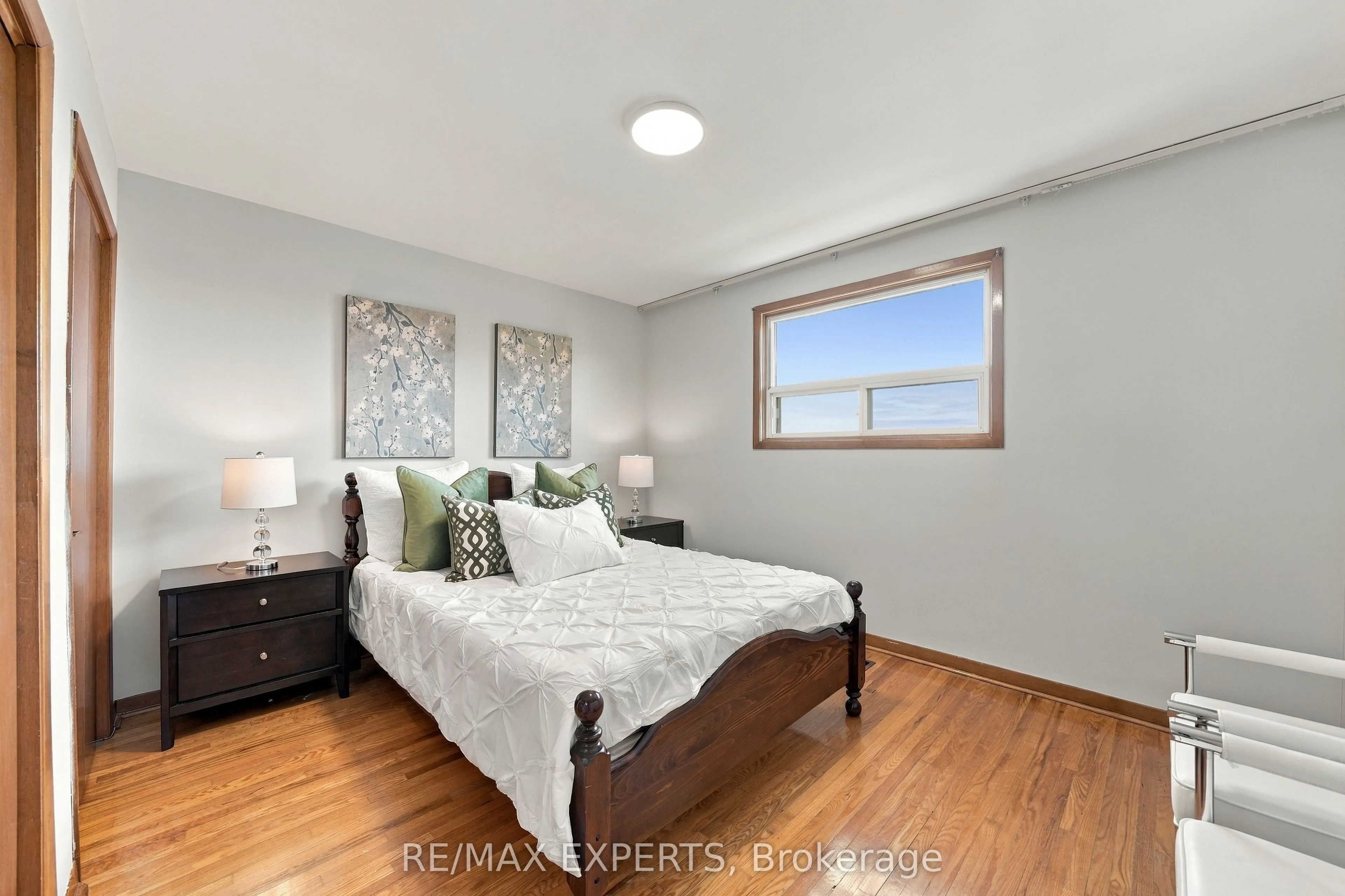 12 Paradelle Crescent