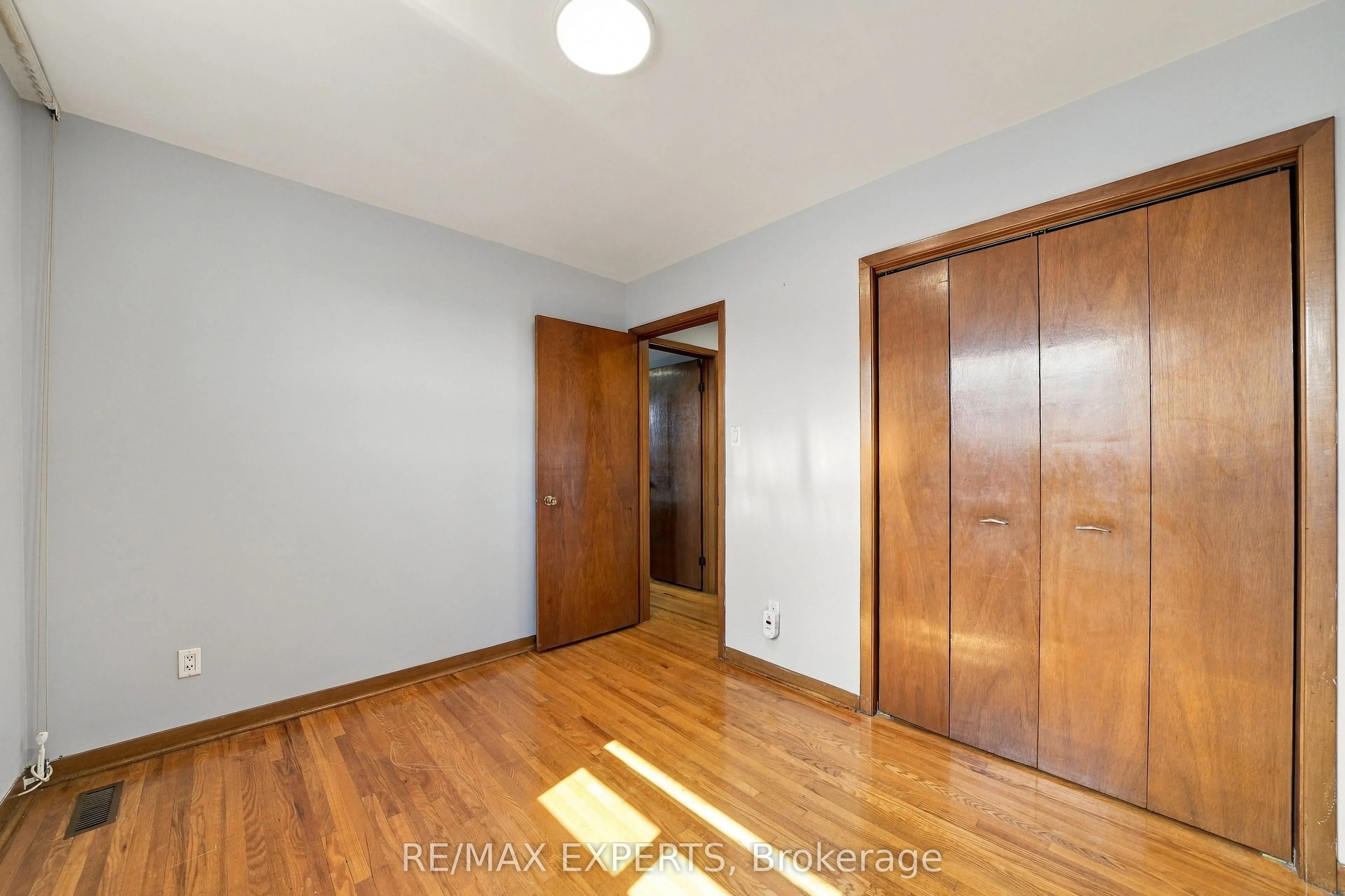 12 Paradelle Crescent