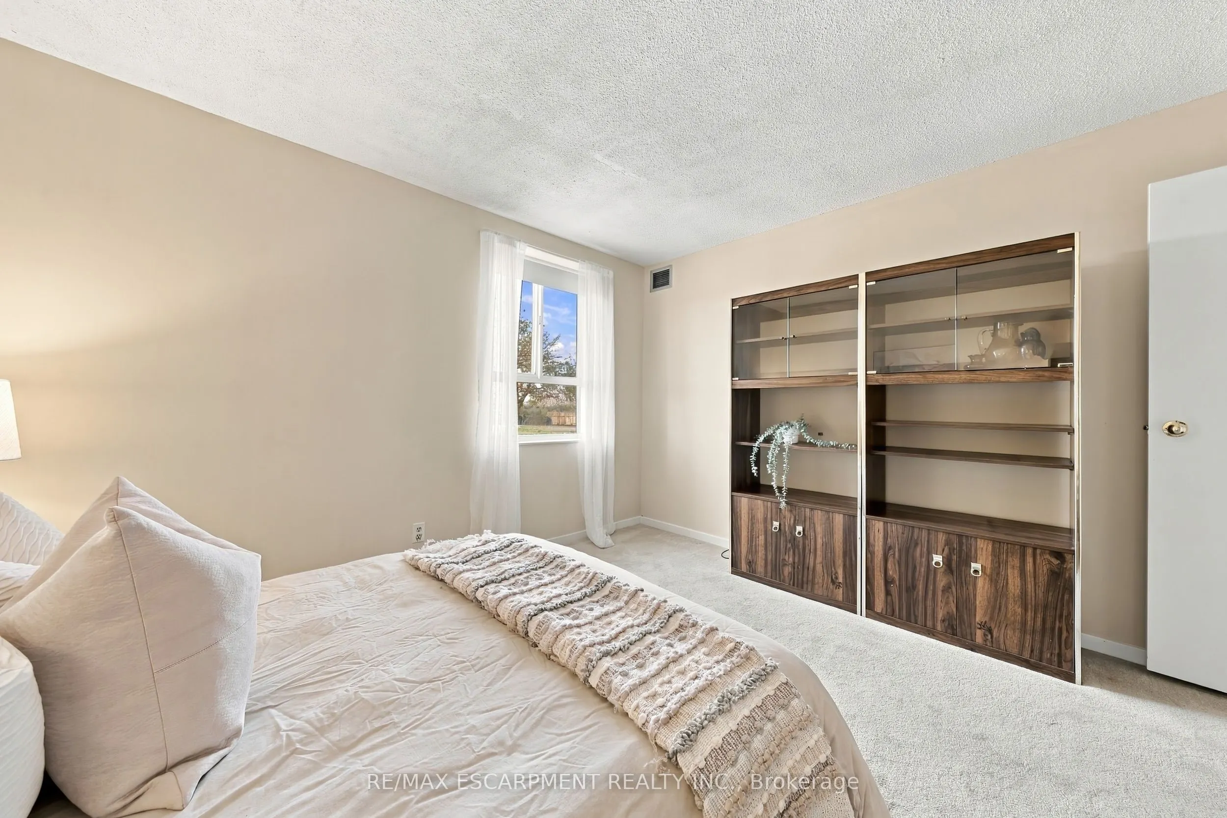 5280 Lakeshore Road #912