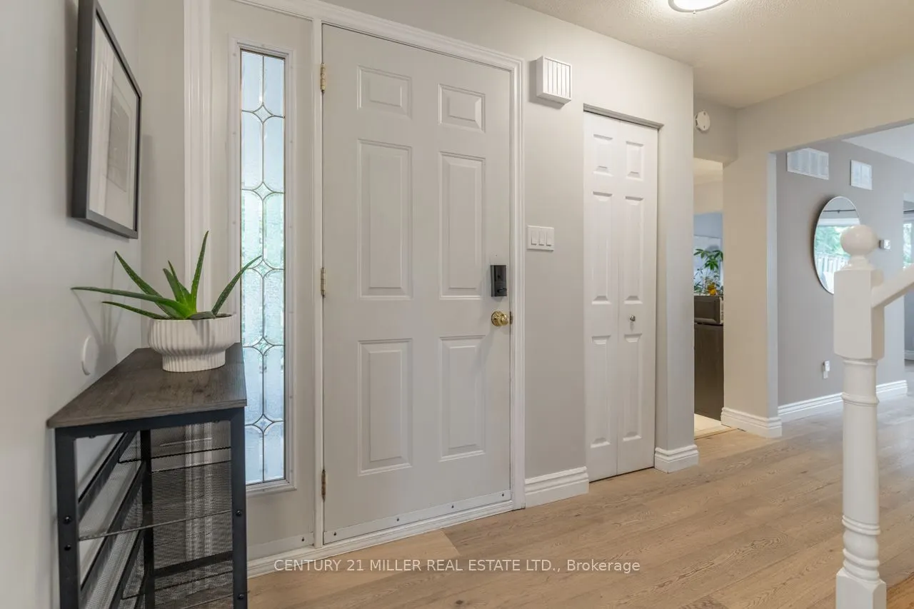 2697 Hollington Crescent