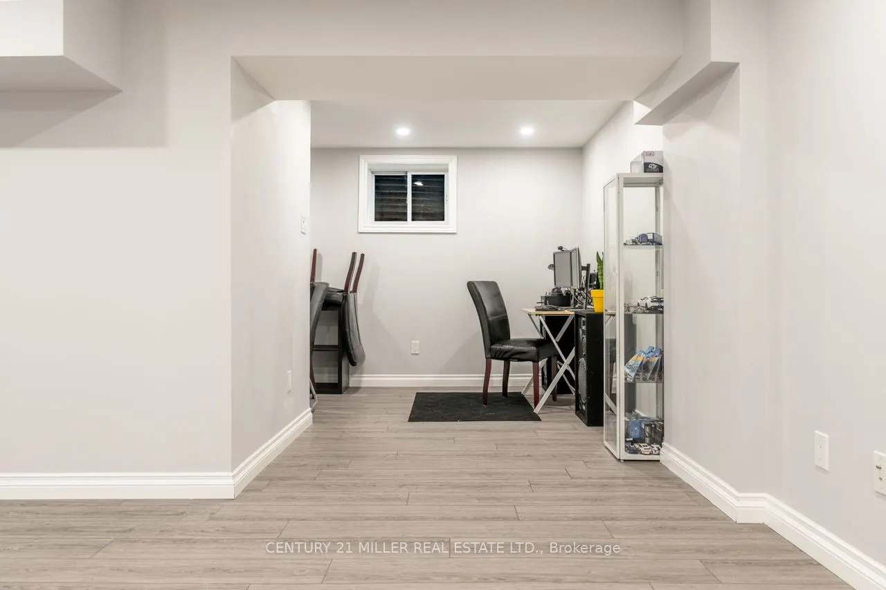 2697 Hollington Crescent