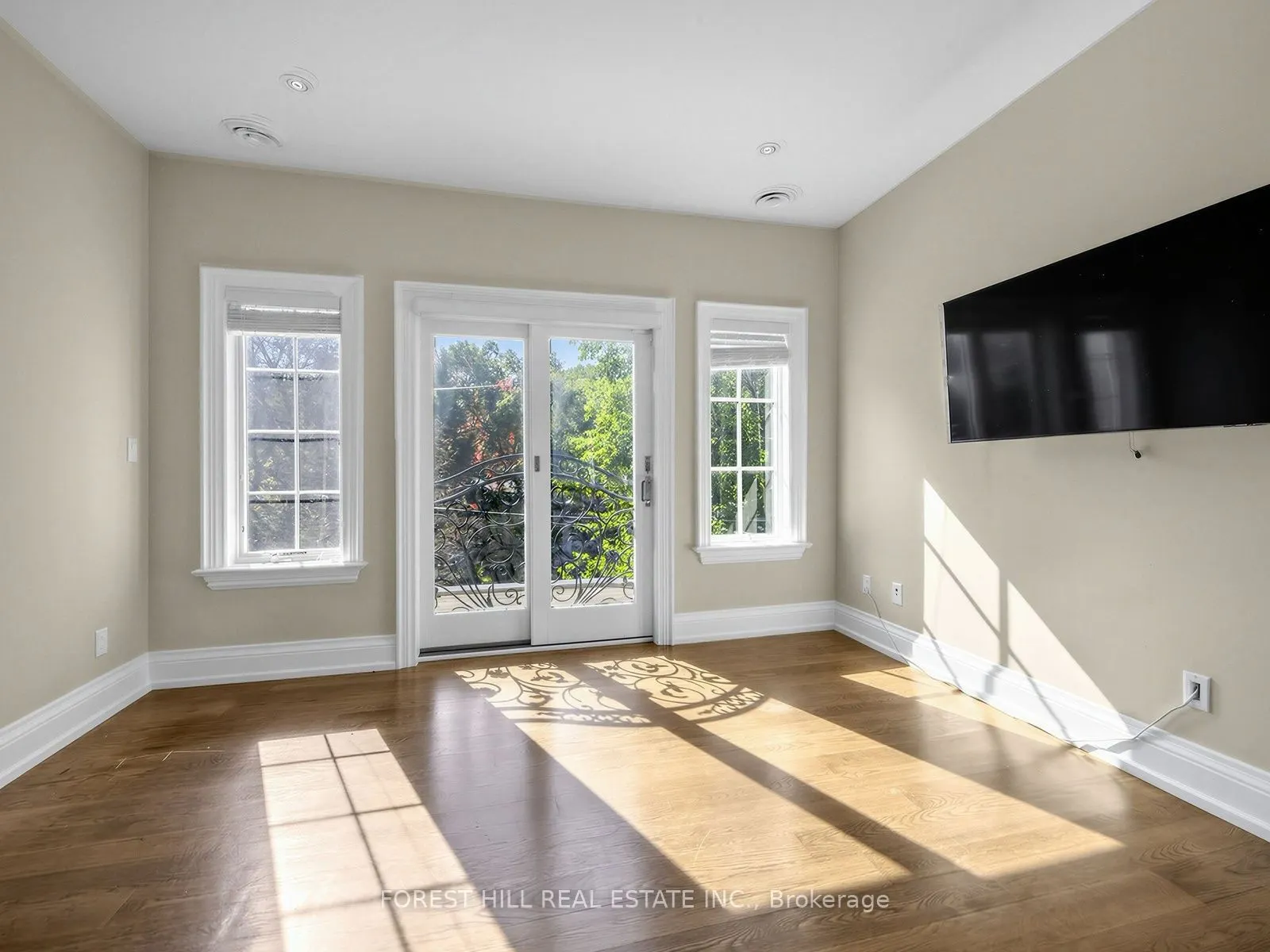 302 Pinehurst Drive W