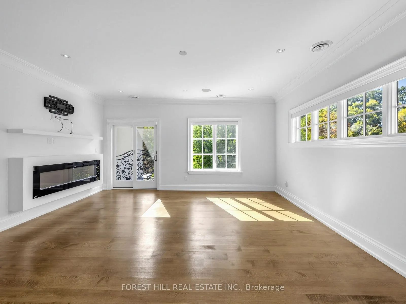 302 Pinehurst Drive W