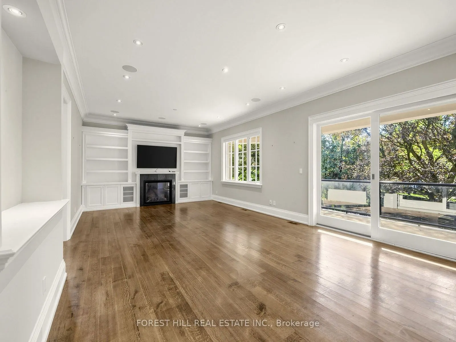 302 Pinehurst Drive W