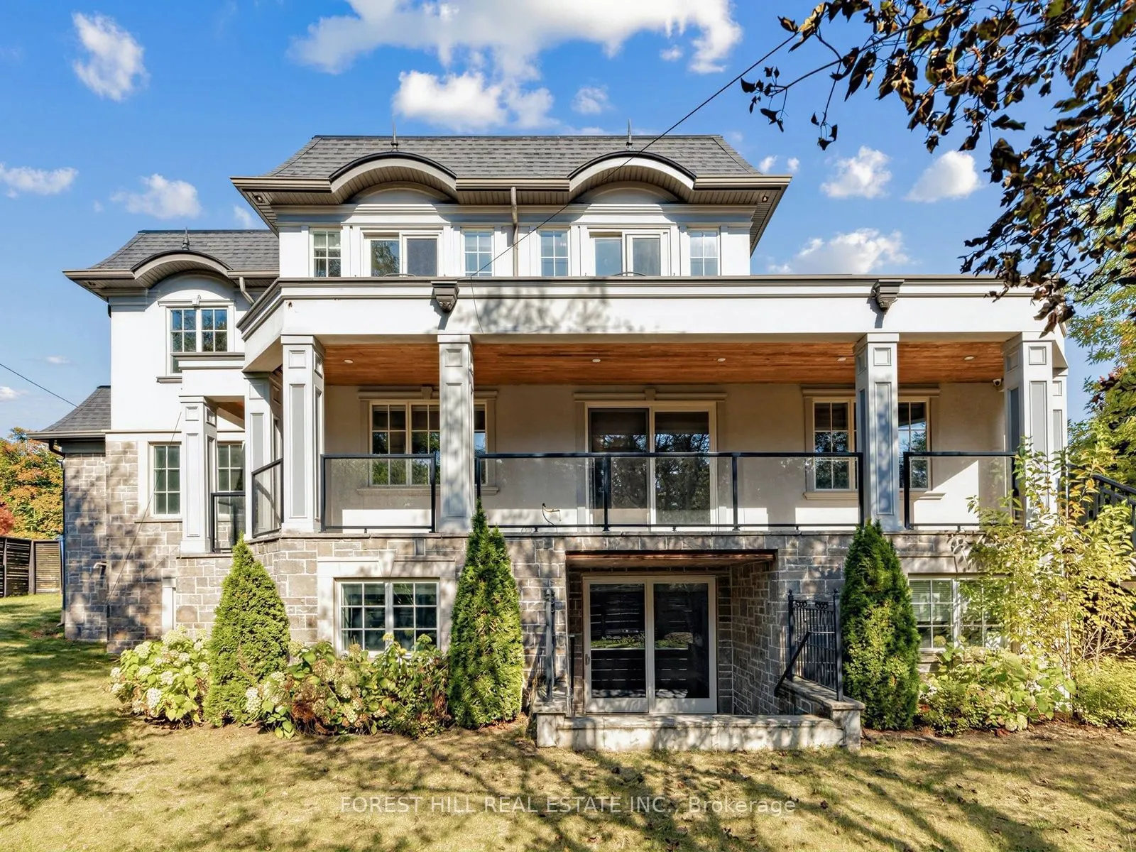 302 Pinehurst Drive W