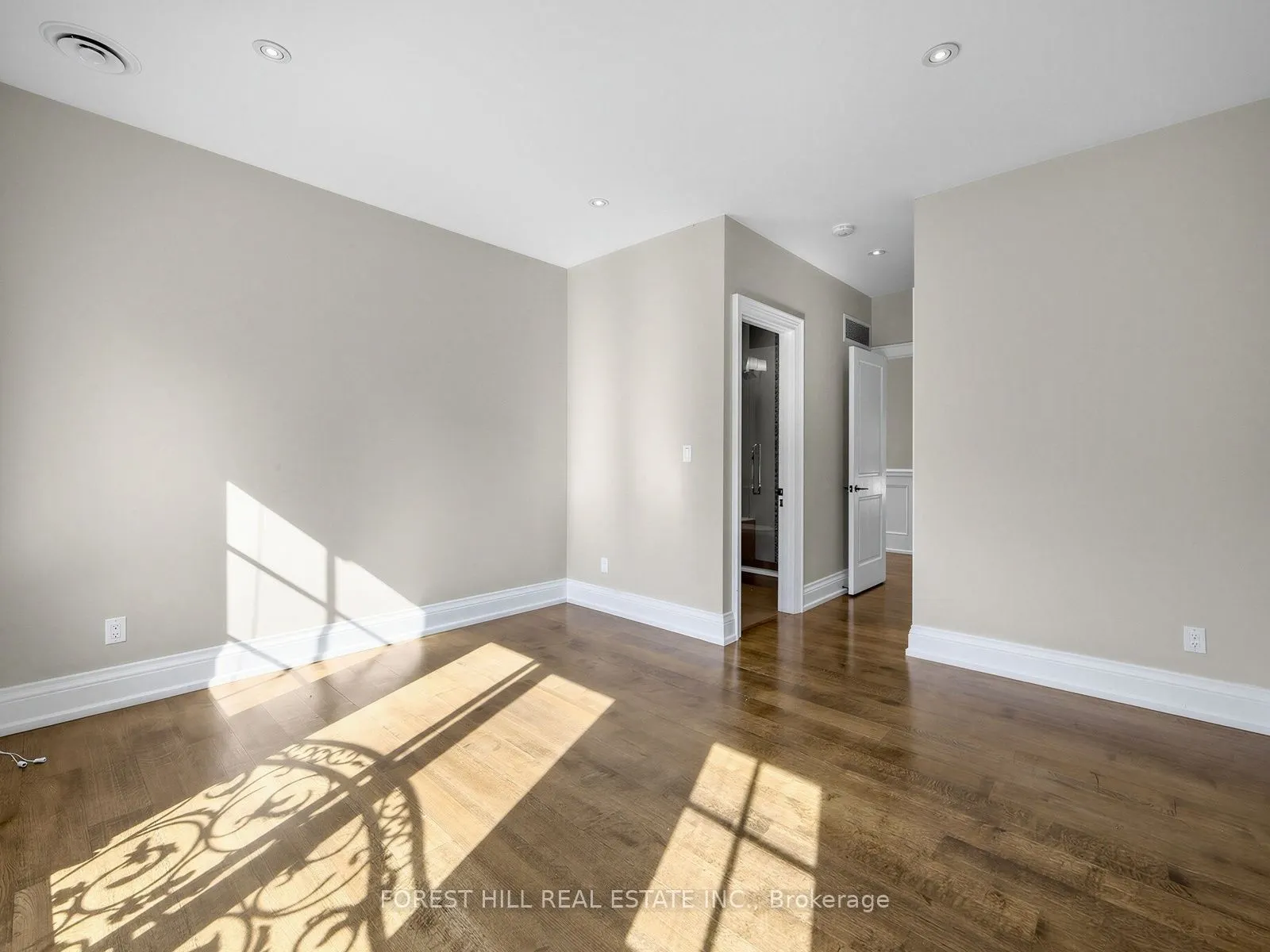 302 Pinehurst Drive W