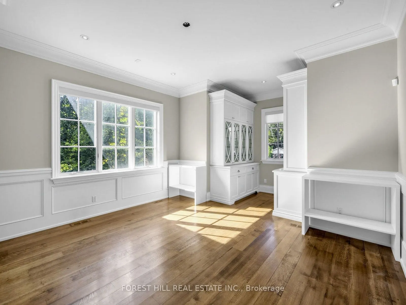 302 Pinehurst Drive W