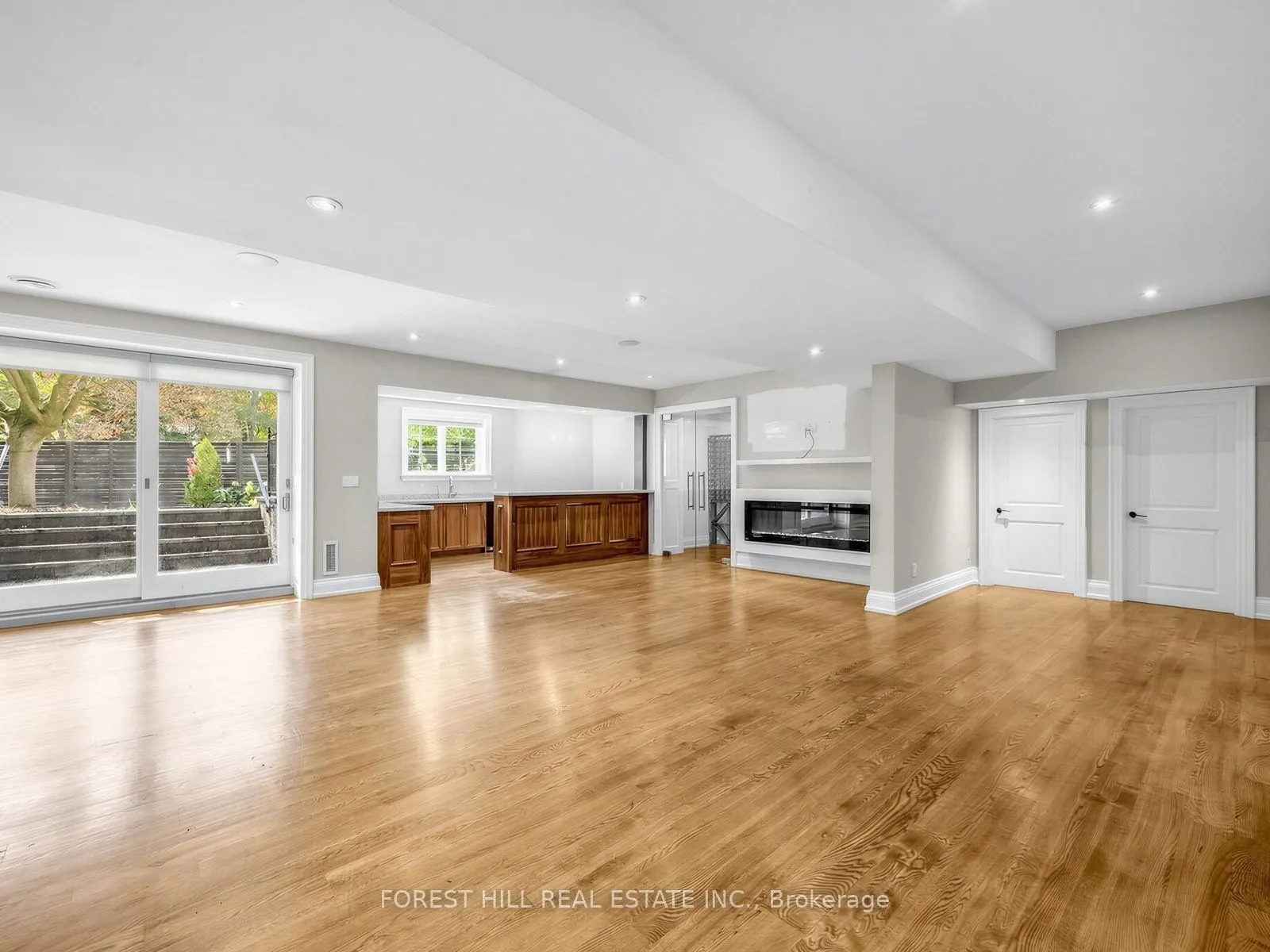 302 Pinehurst Drive W
