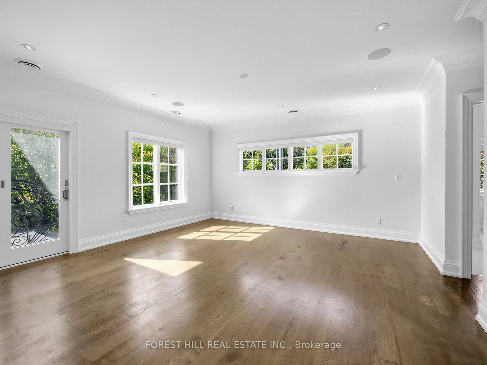 302 Pinehurst Drive W