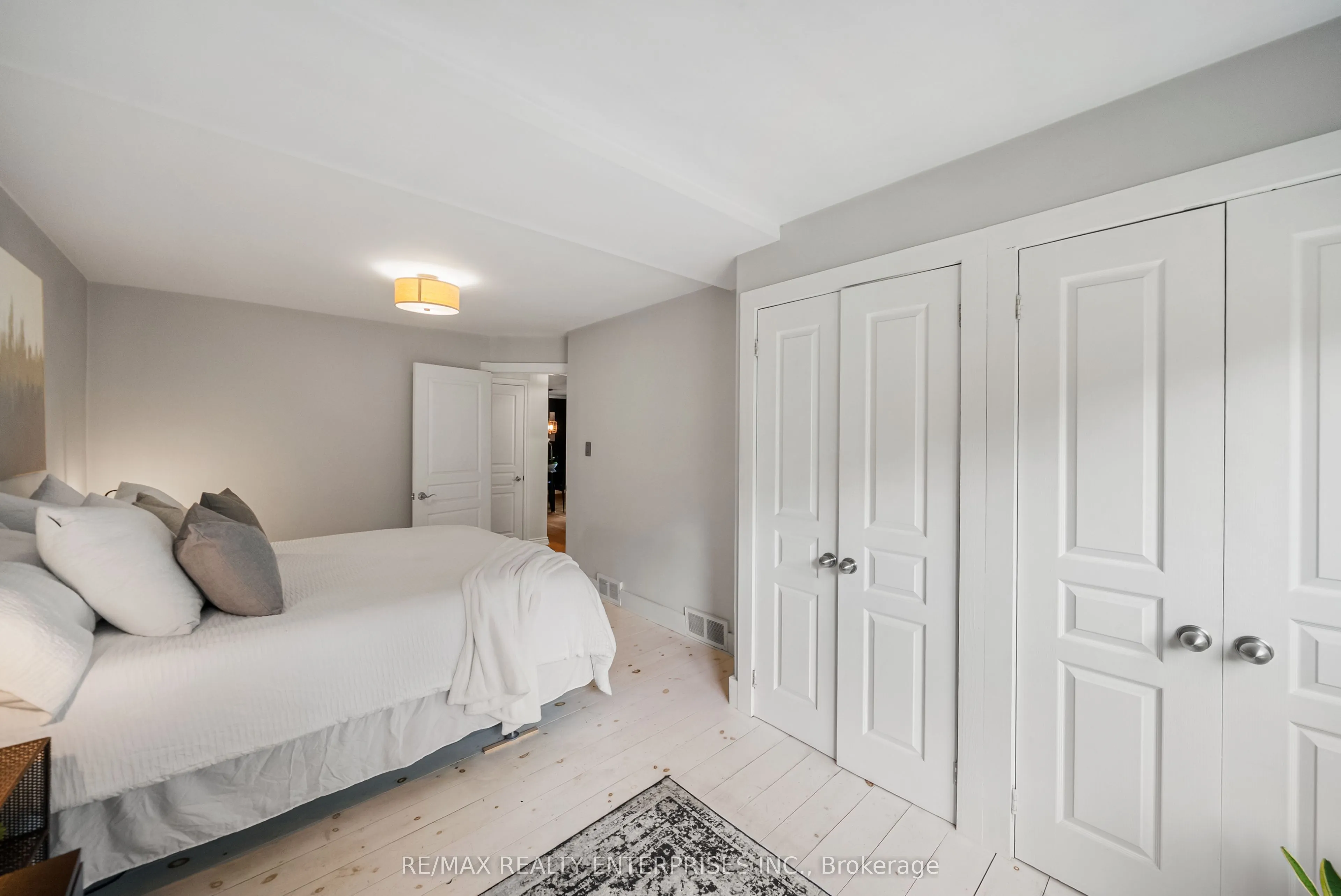 1141 Lakeshore Road W