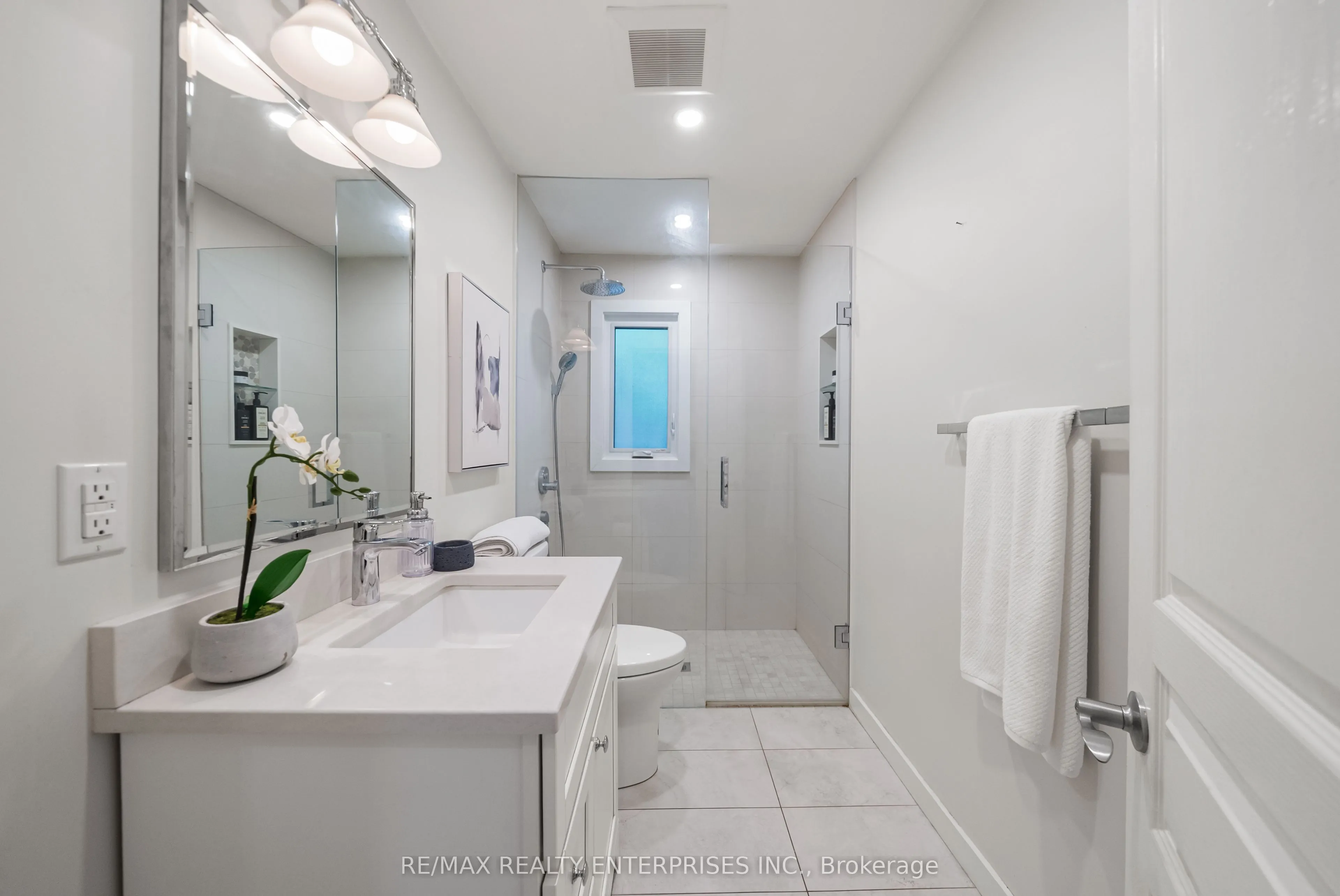 1141 Lakeshore Road W