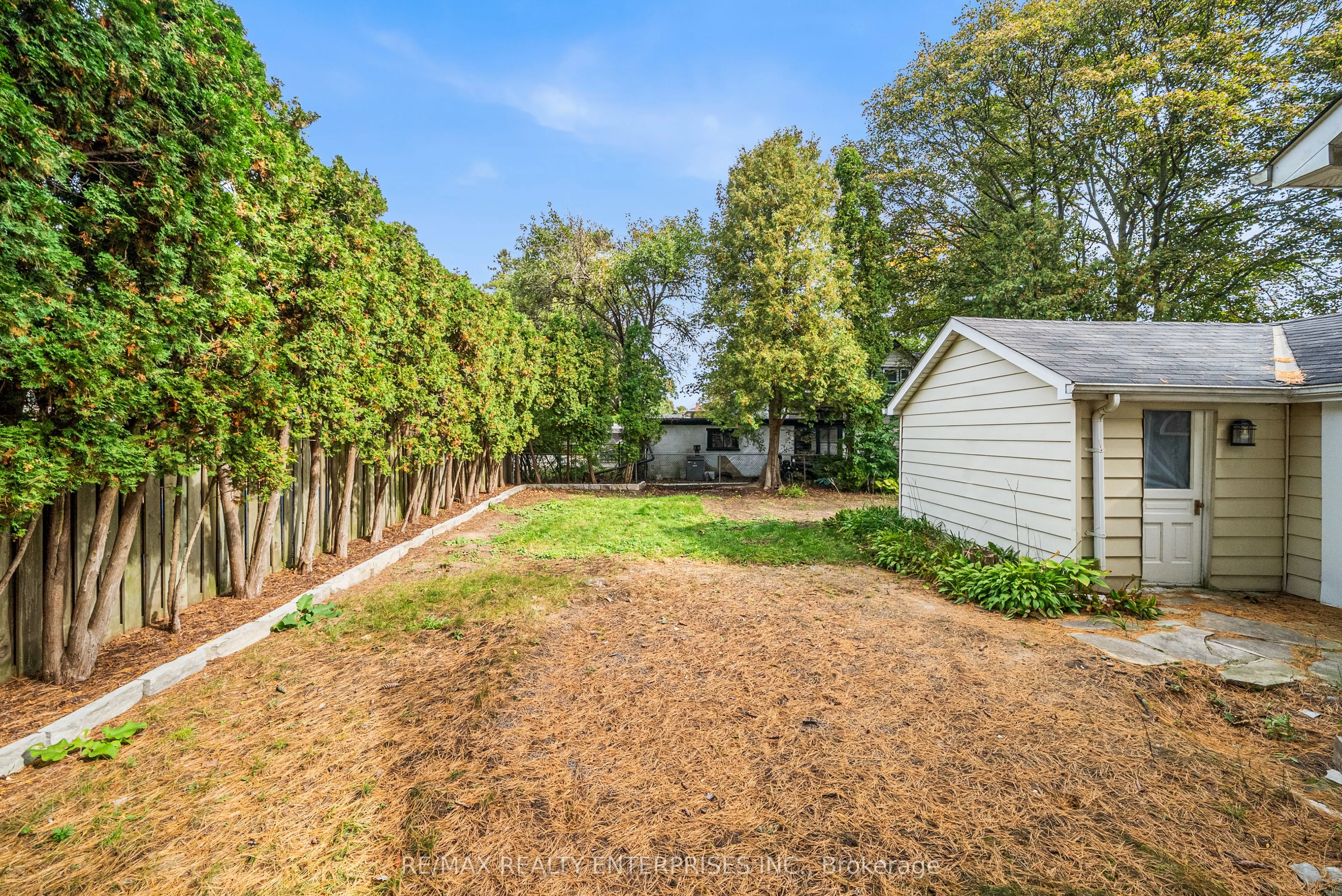 1141 Lakeshore Road W