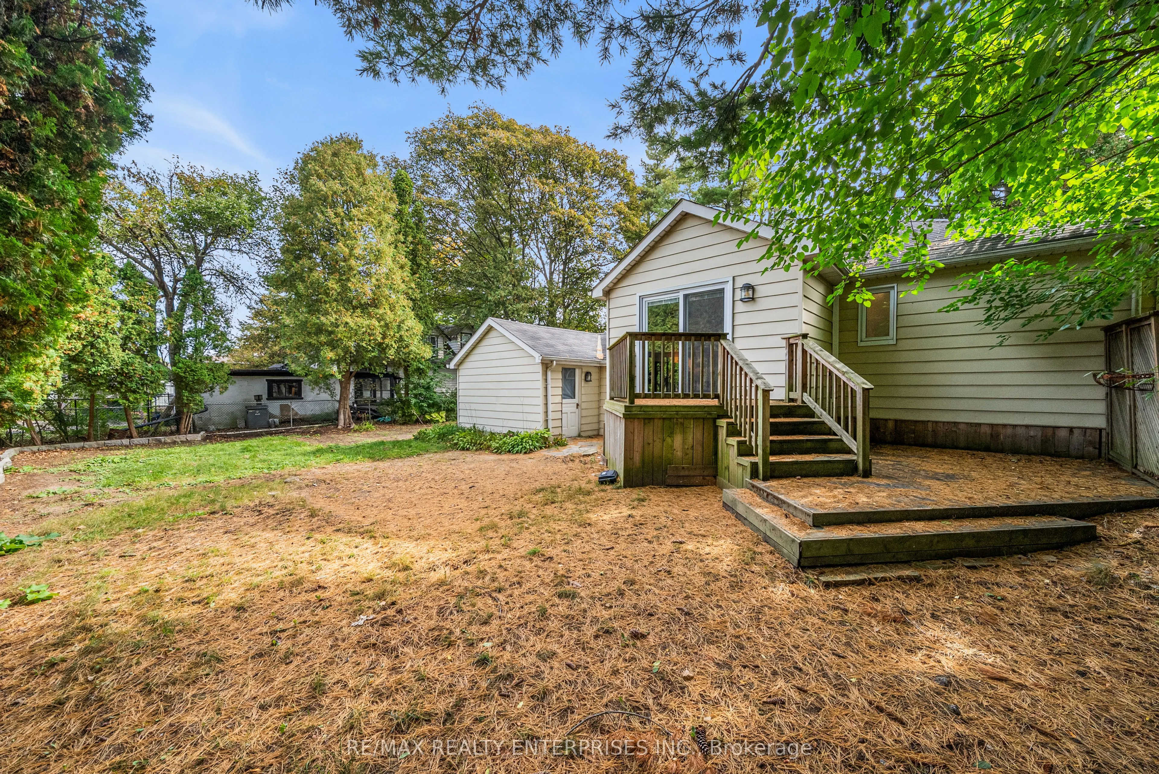 1141 Lakeshore Road W