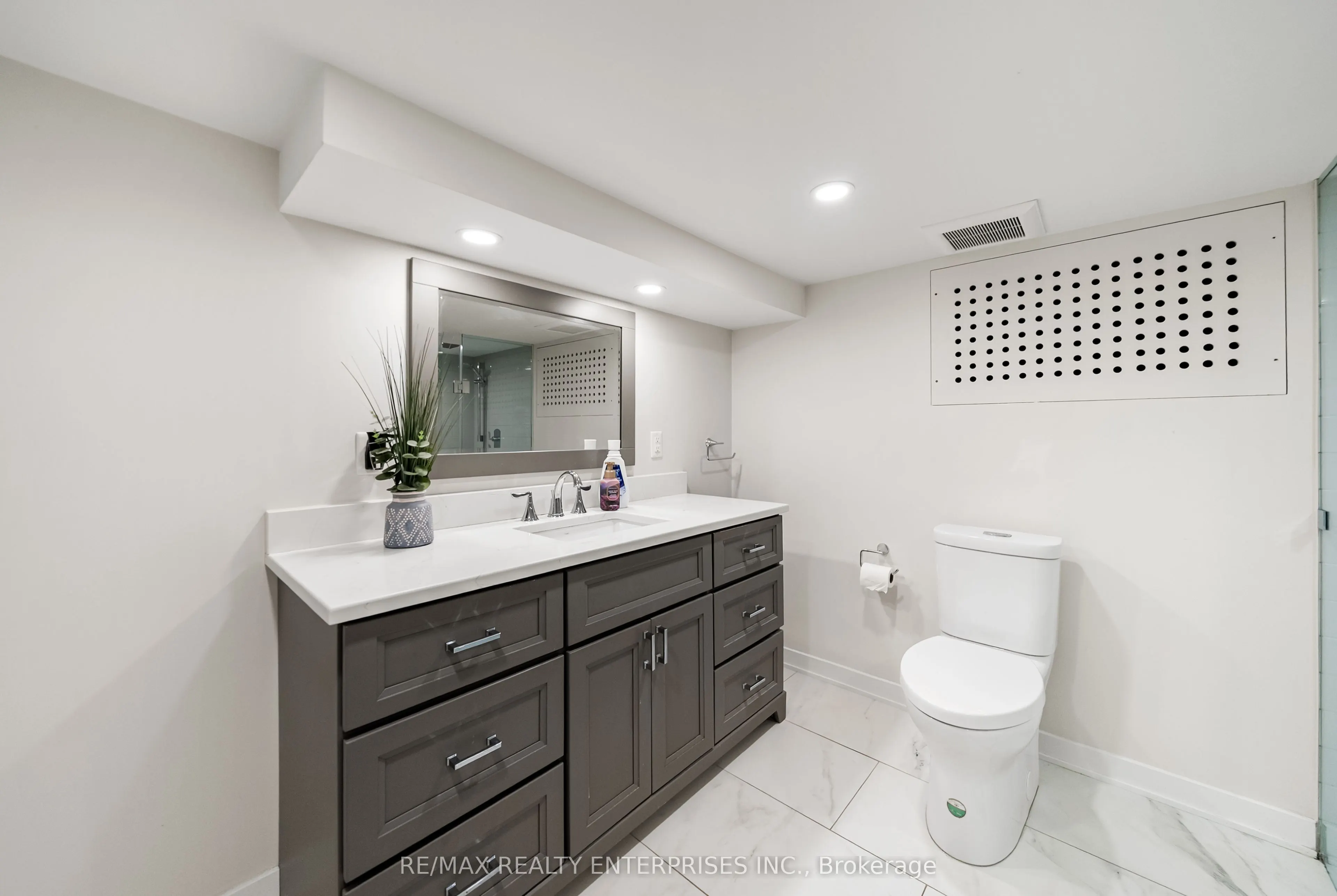 1141 Lakeshore Road W