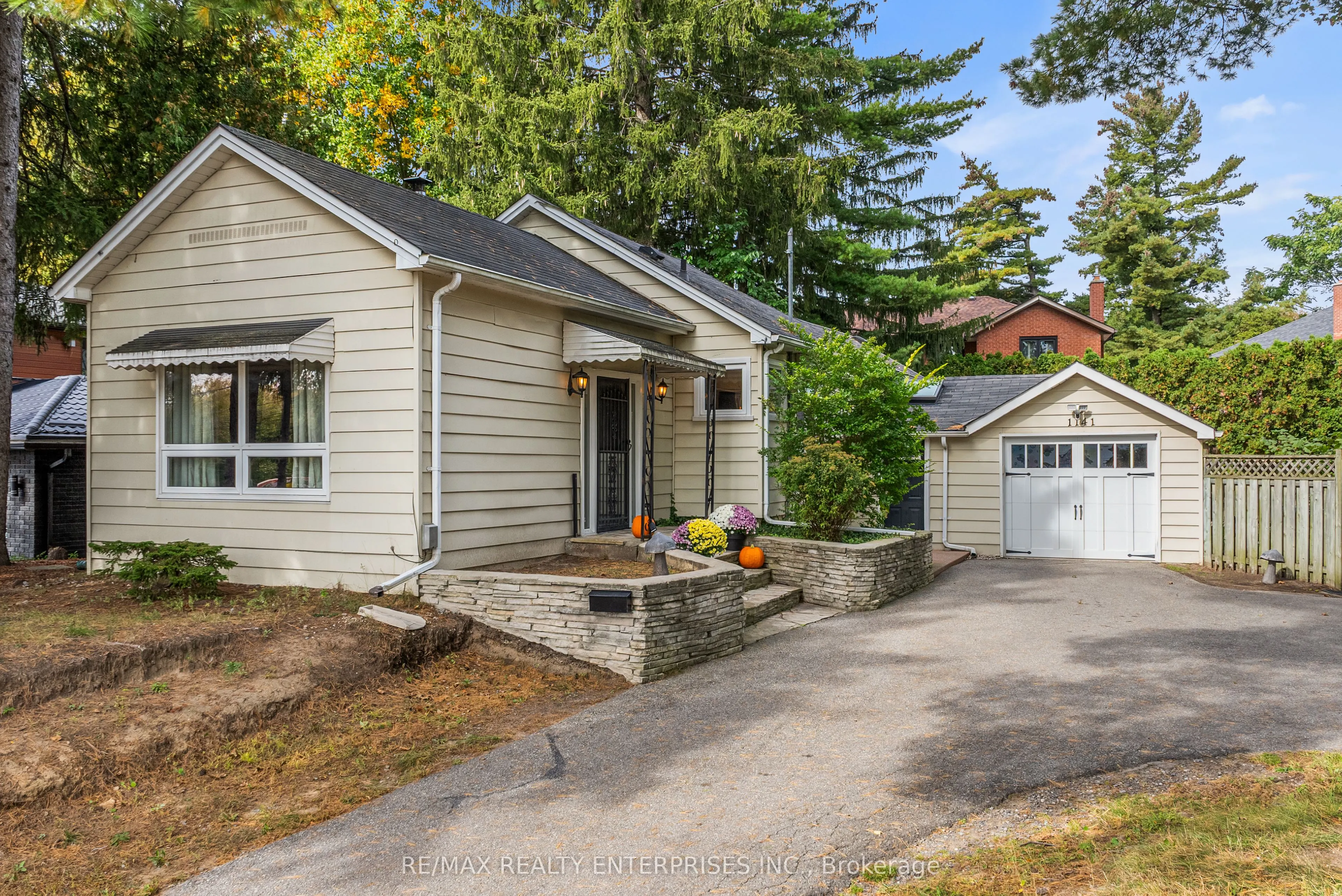 1141 Lakeshore Road W