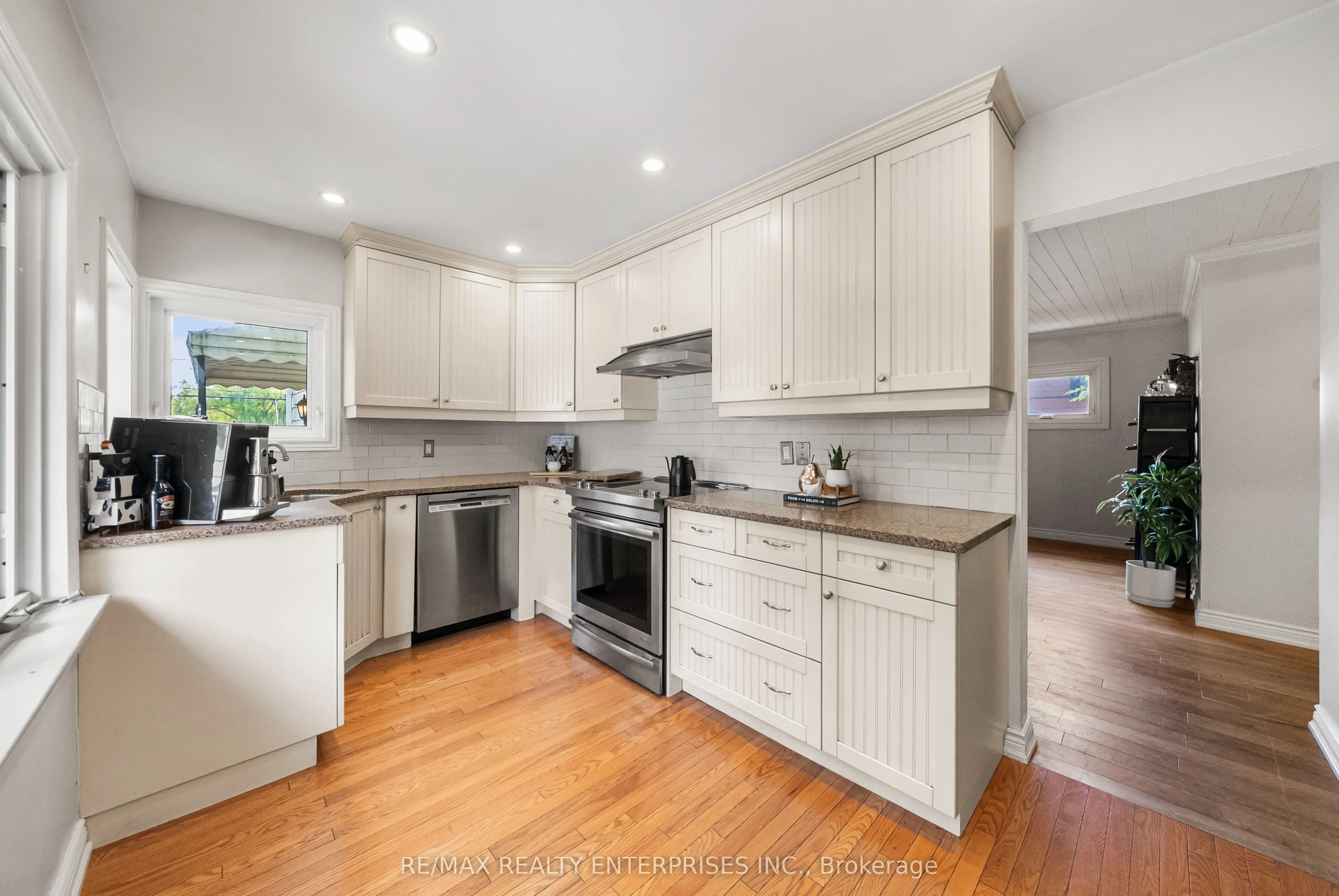 1141 Lakeshore Road W