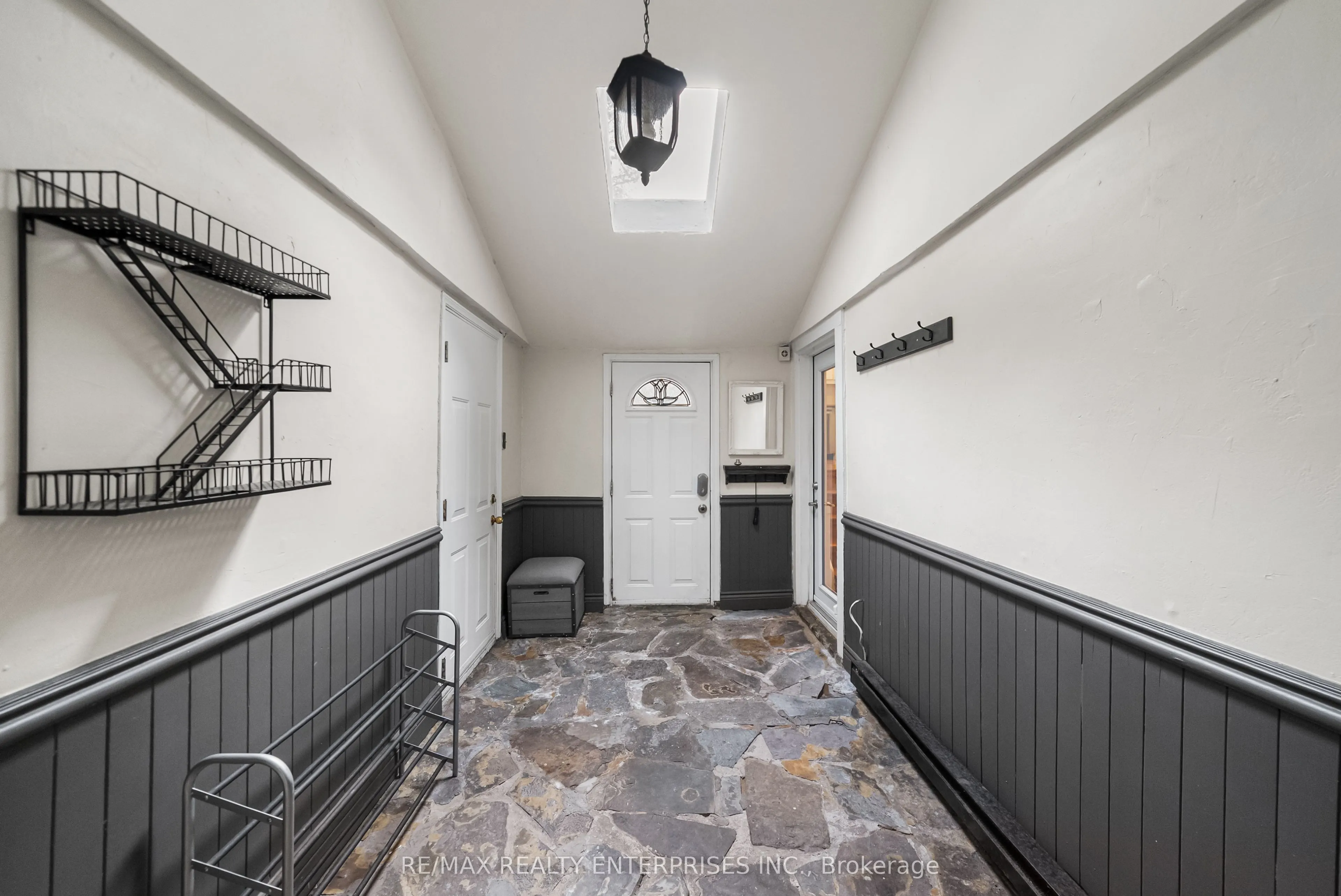 1141 Lakeshore Road W