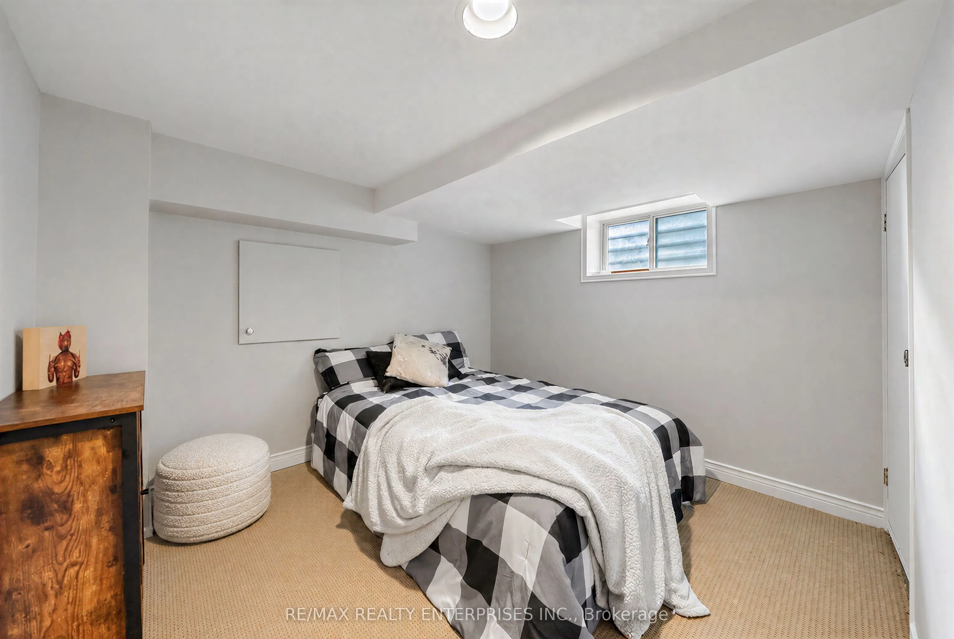1141 Lakeshore Road W
