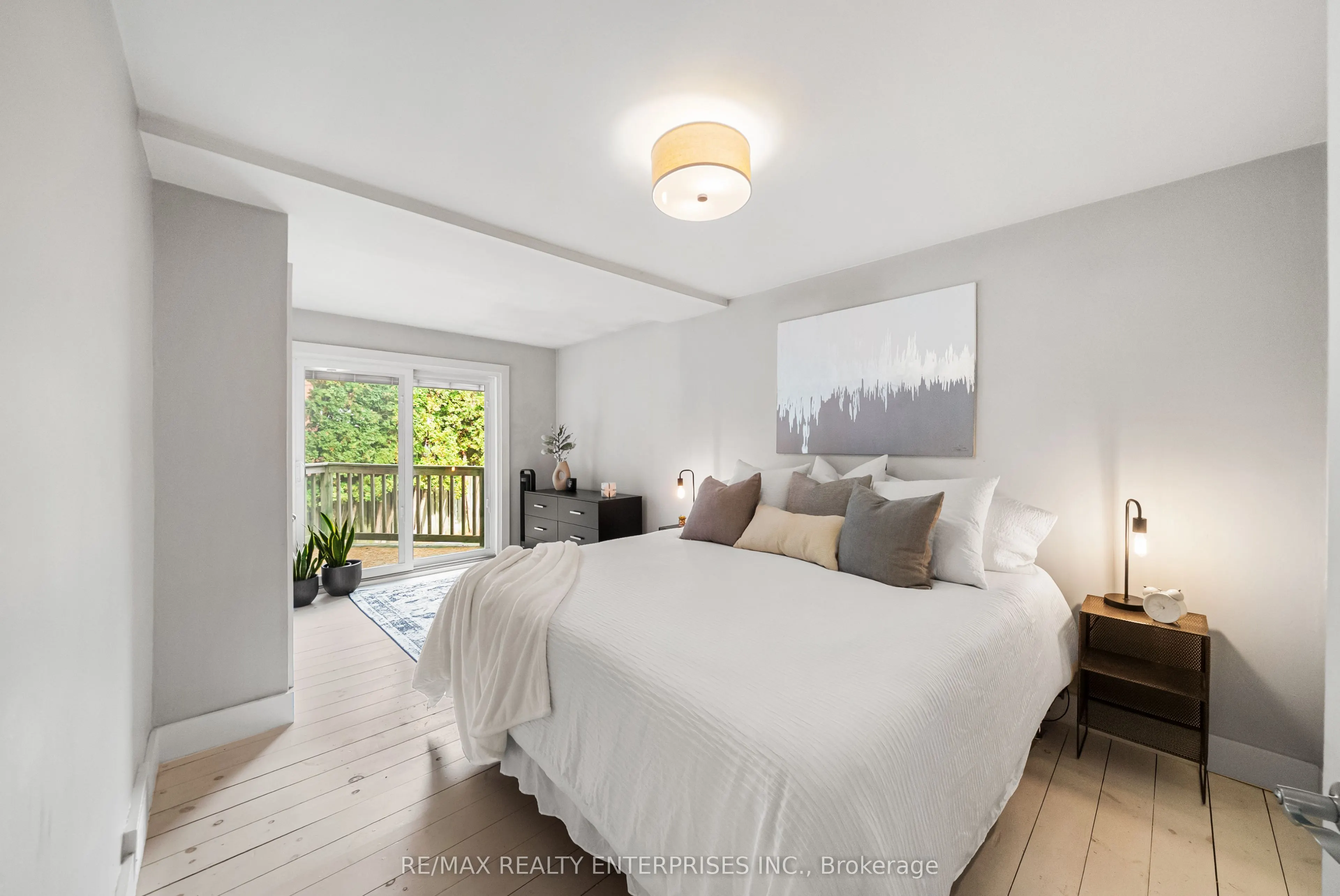 1141 Lakeshore Road W