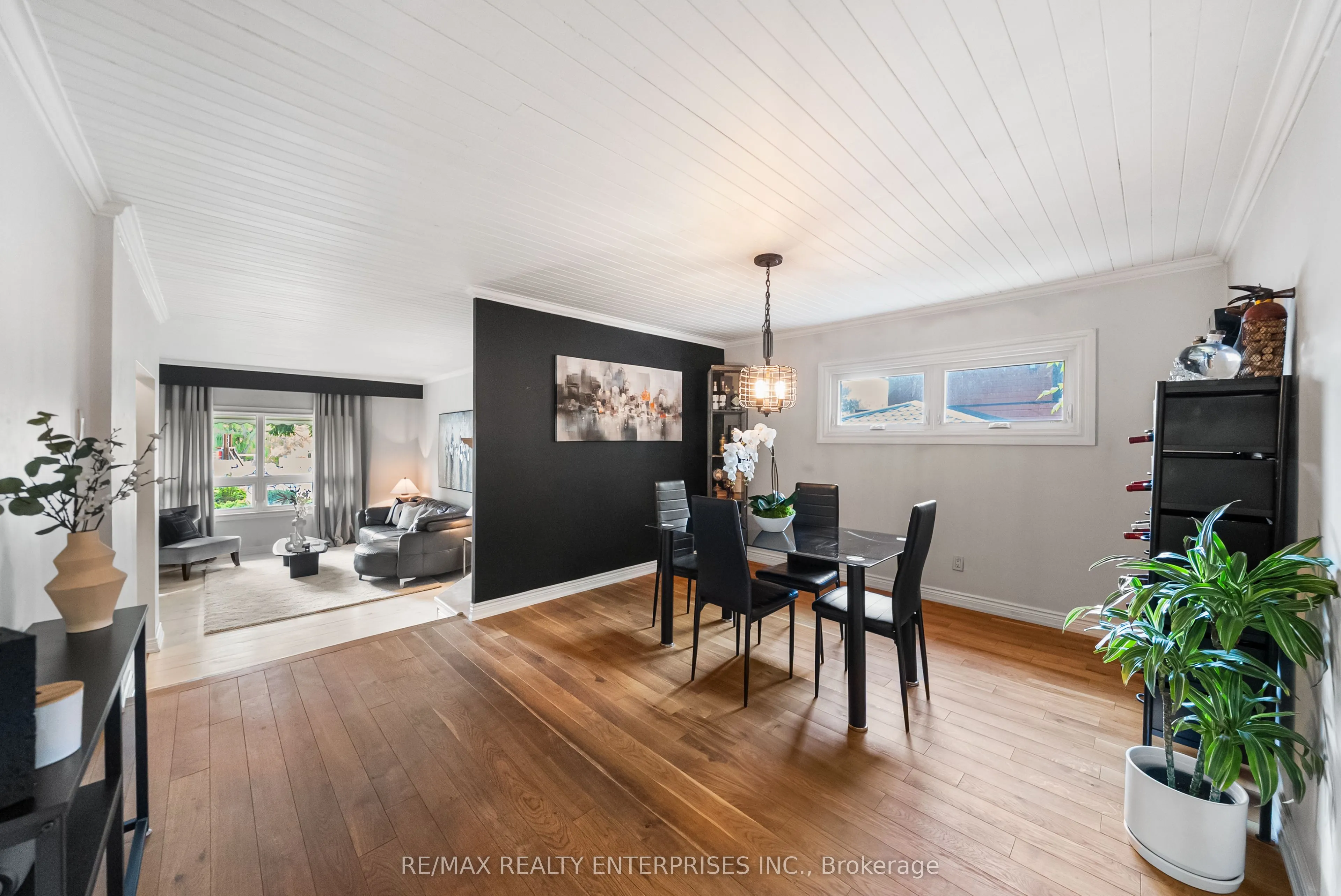 1141 Lakeshore Road W