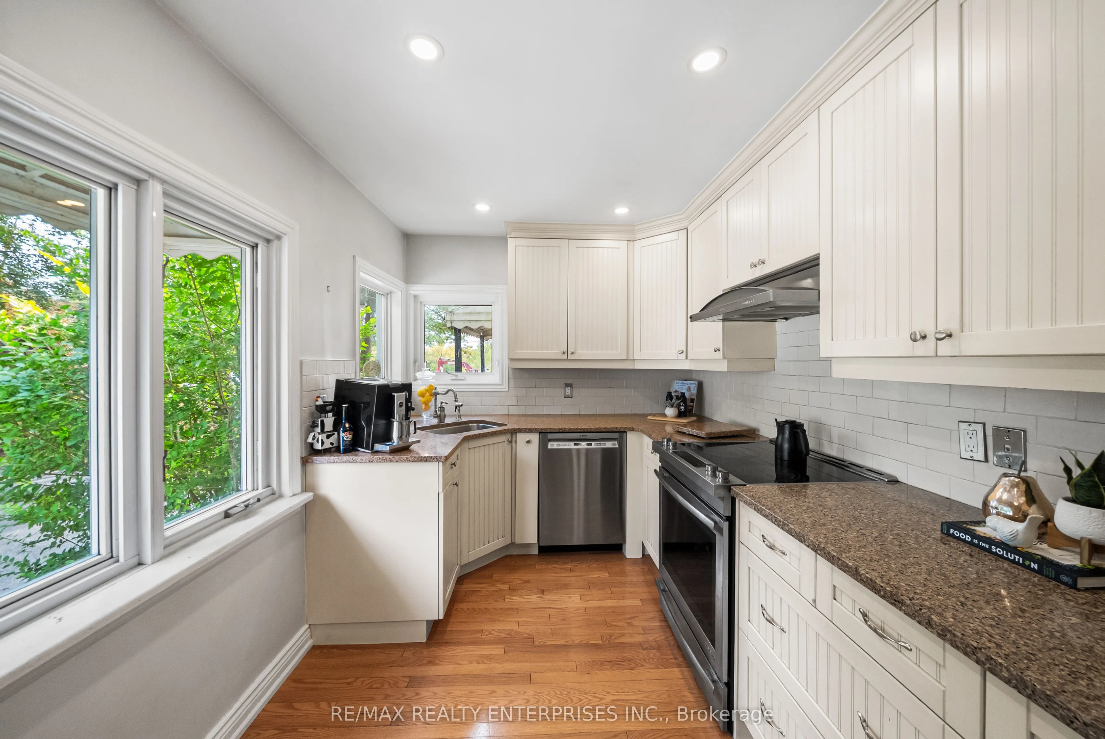 1141 Lakeshore Road W