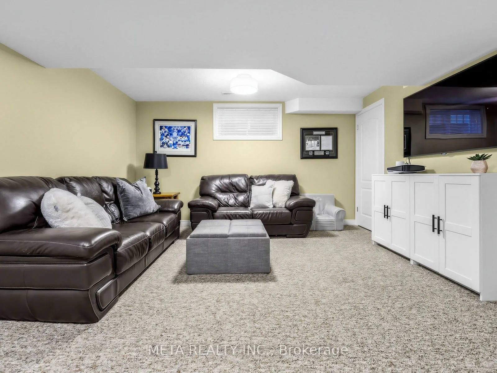 4 Murray Court