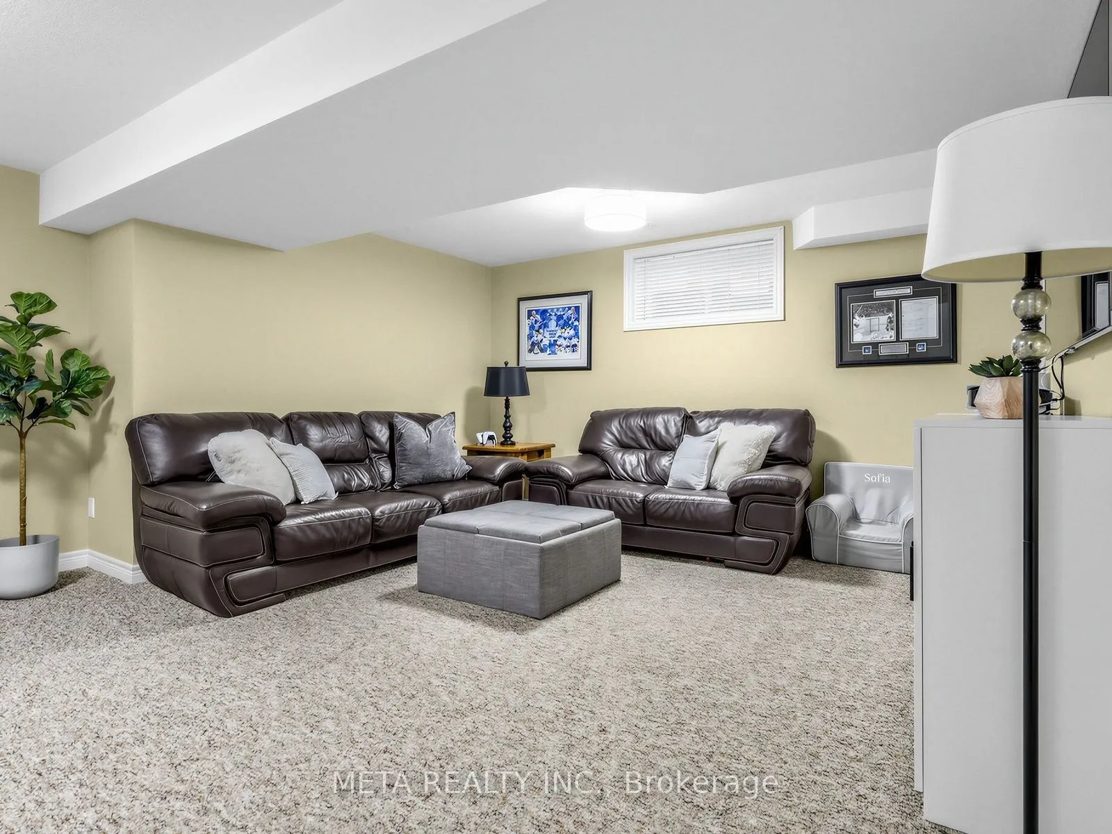 4 Murray Court