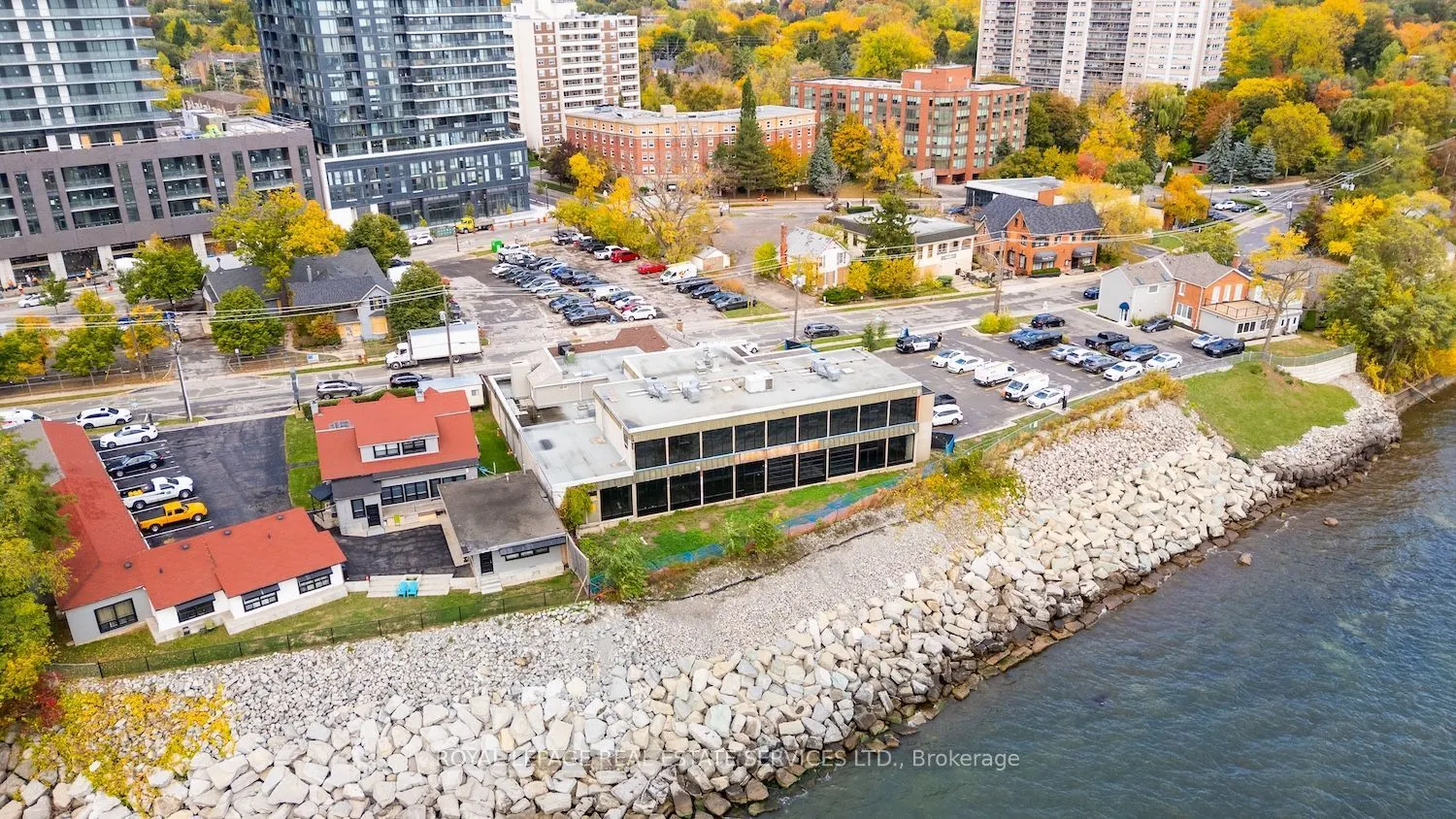 2084 Old Lakeshore Road