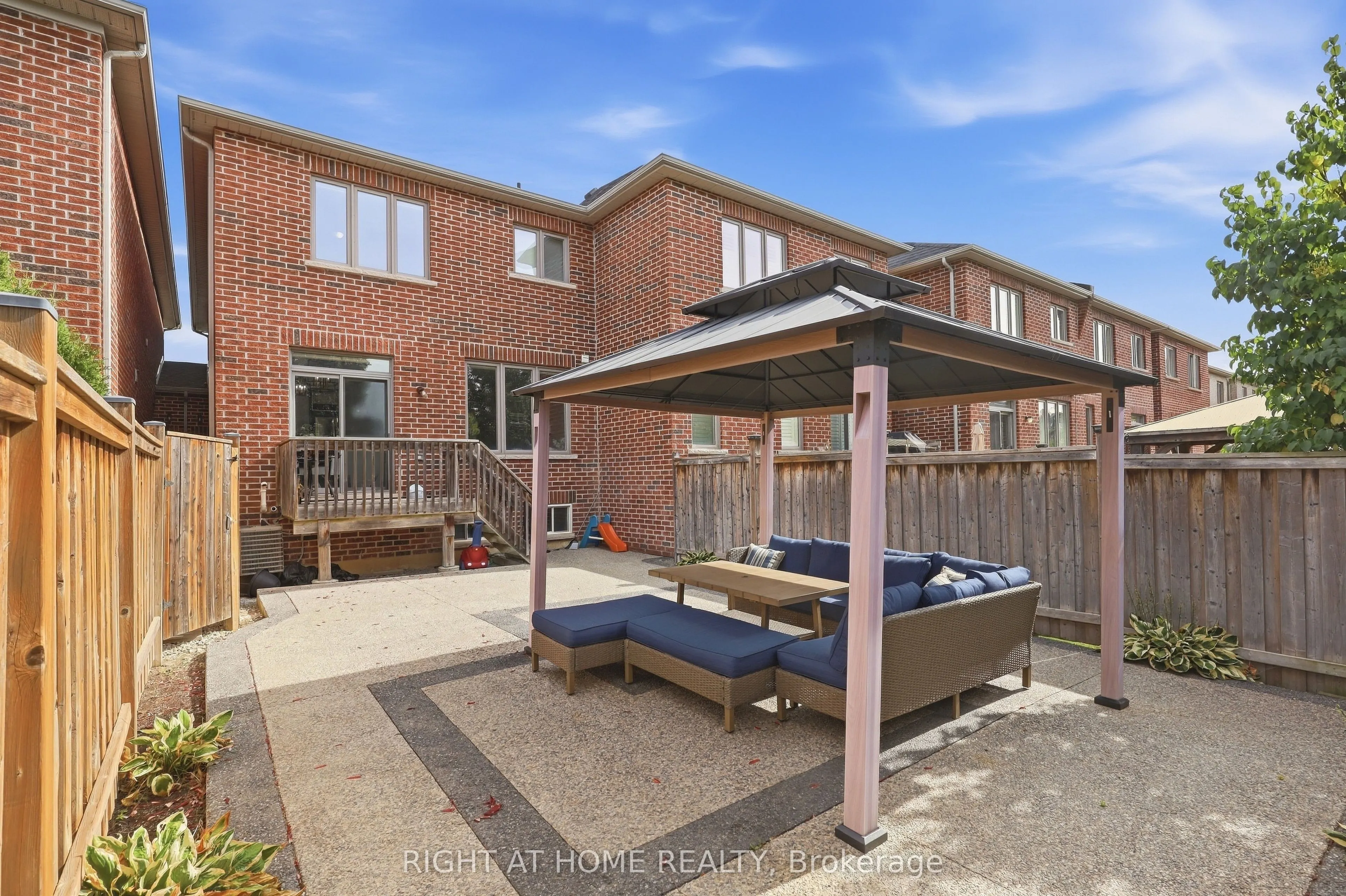 43 Diamond Leaf Lane