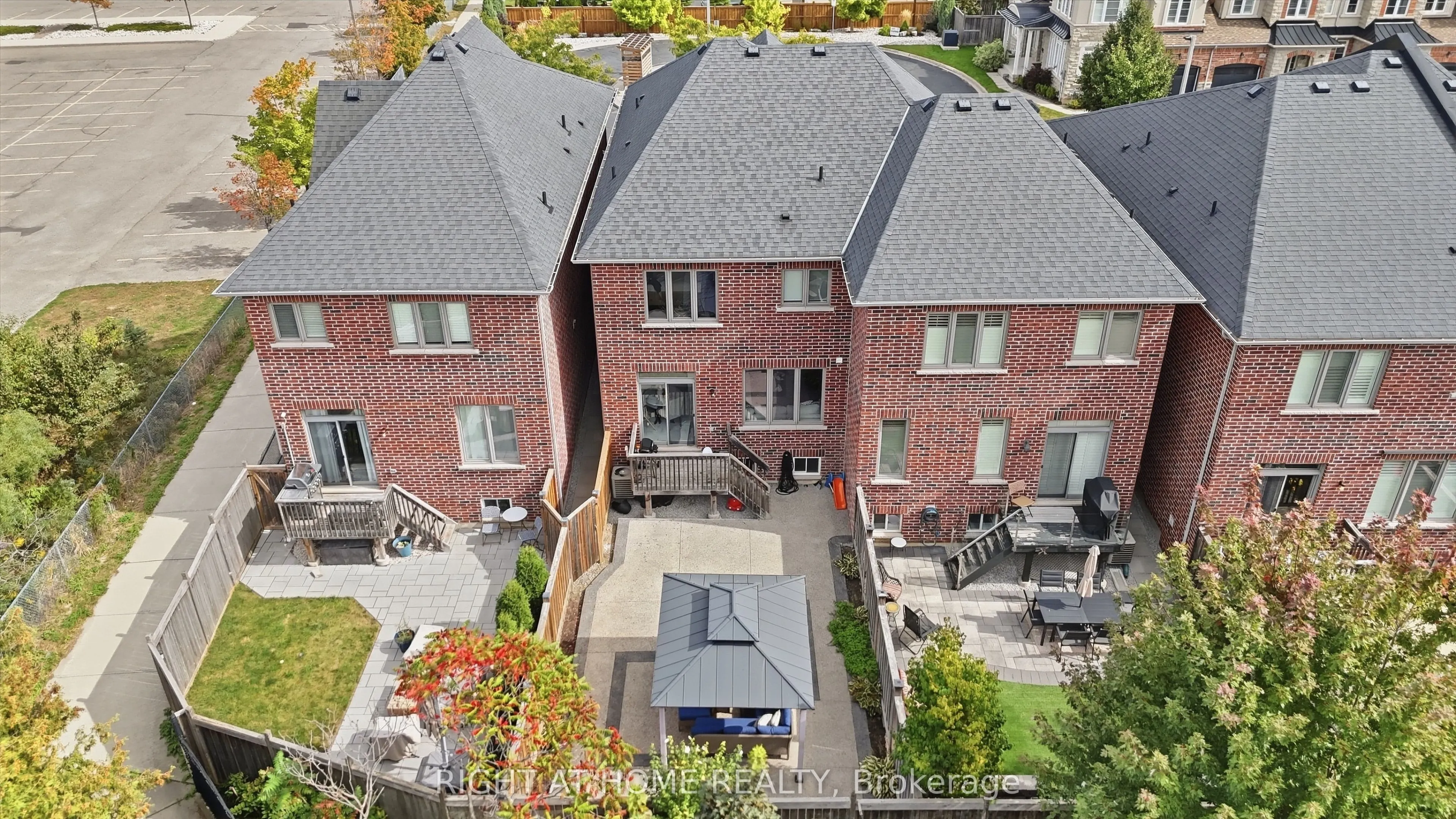 43 Diamond Leaf Lane