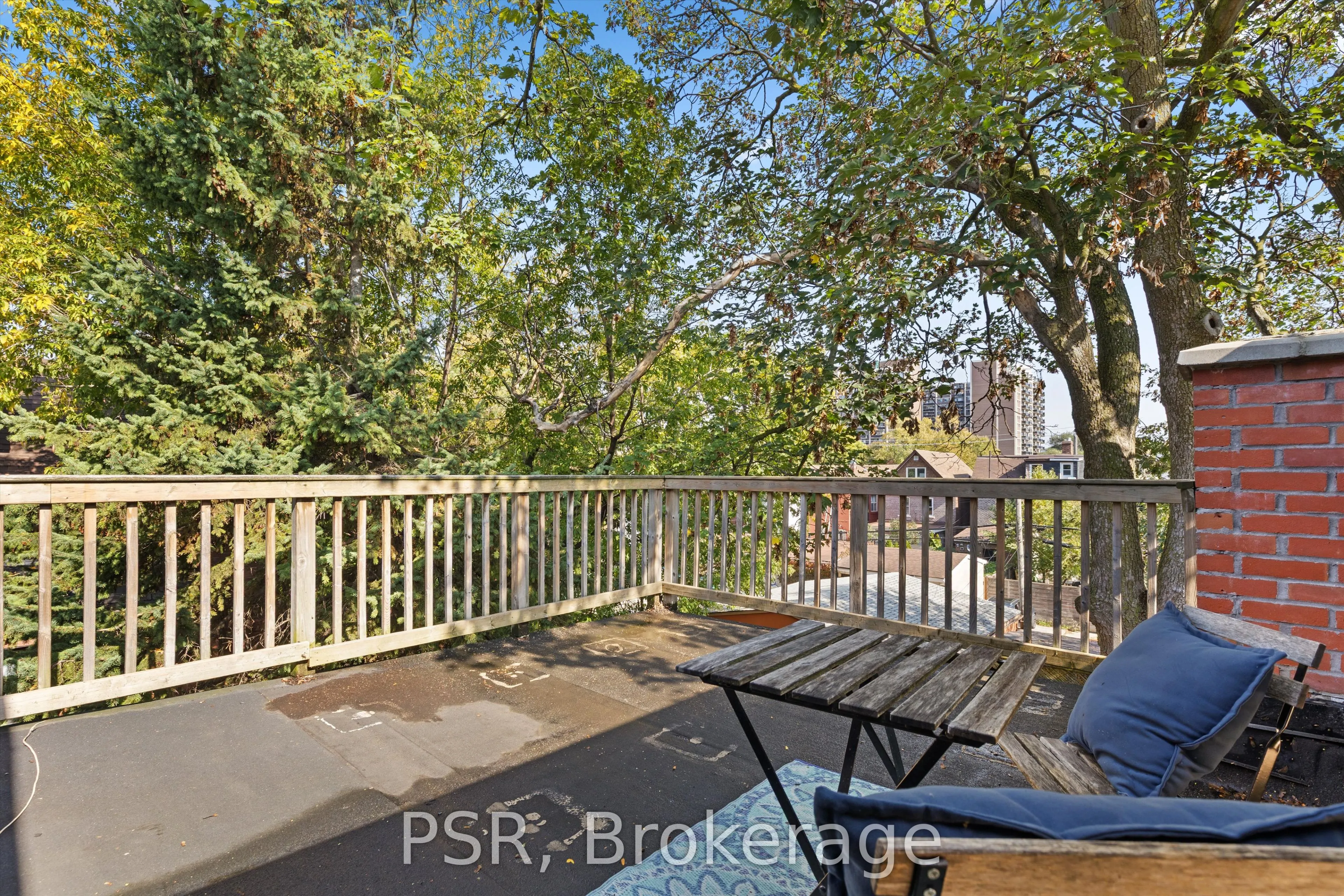 109 Macdonell Avenue