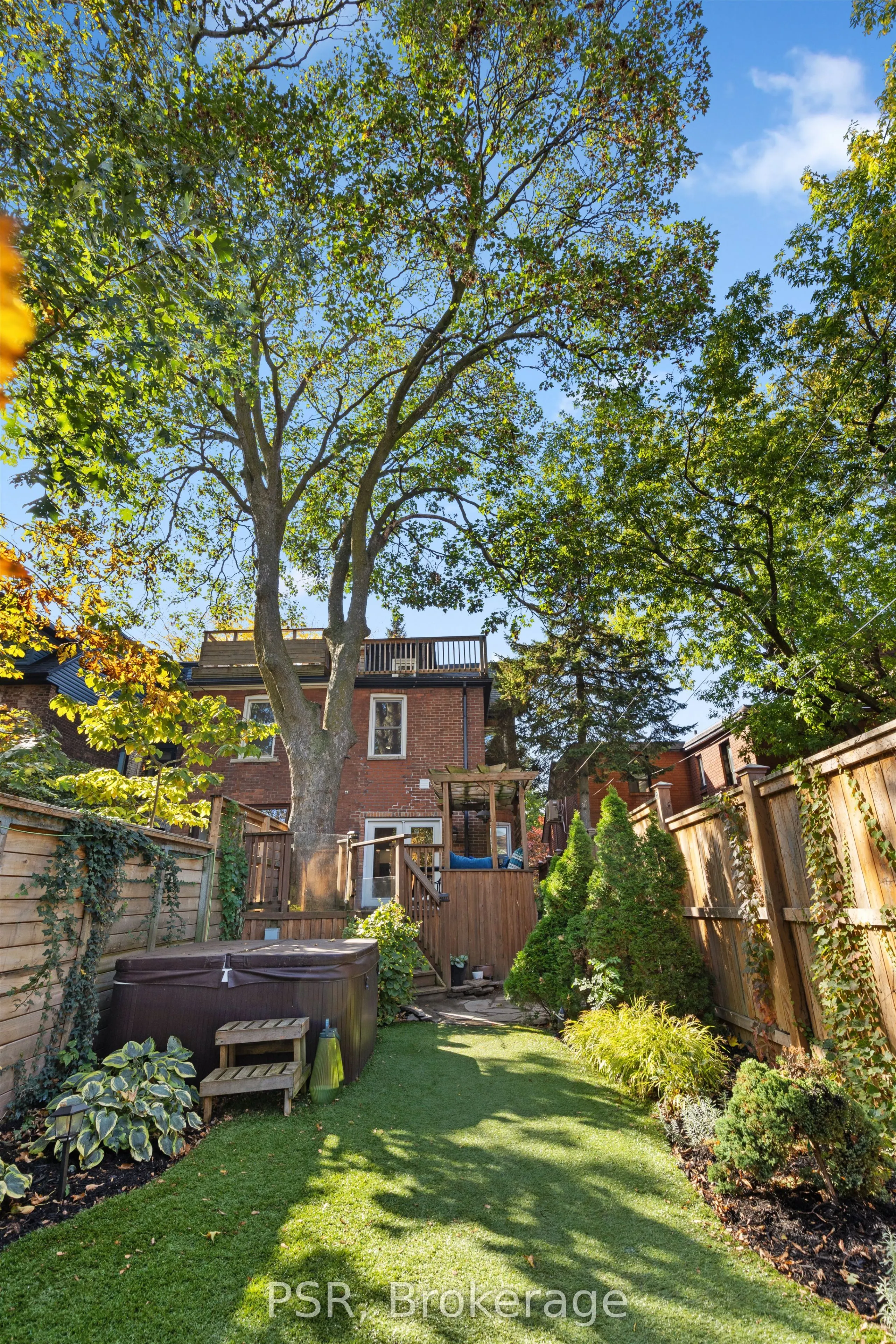 109 Macdonell Avenue