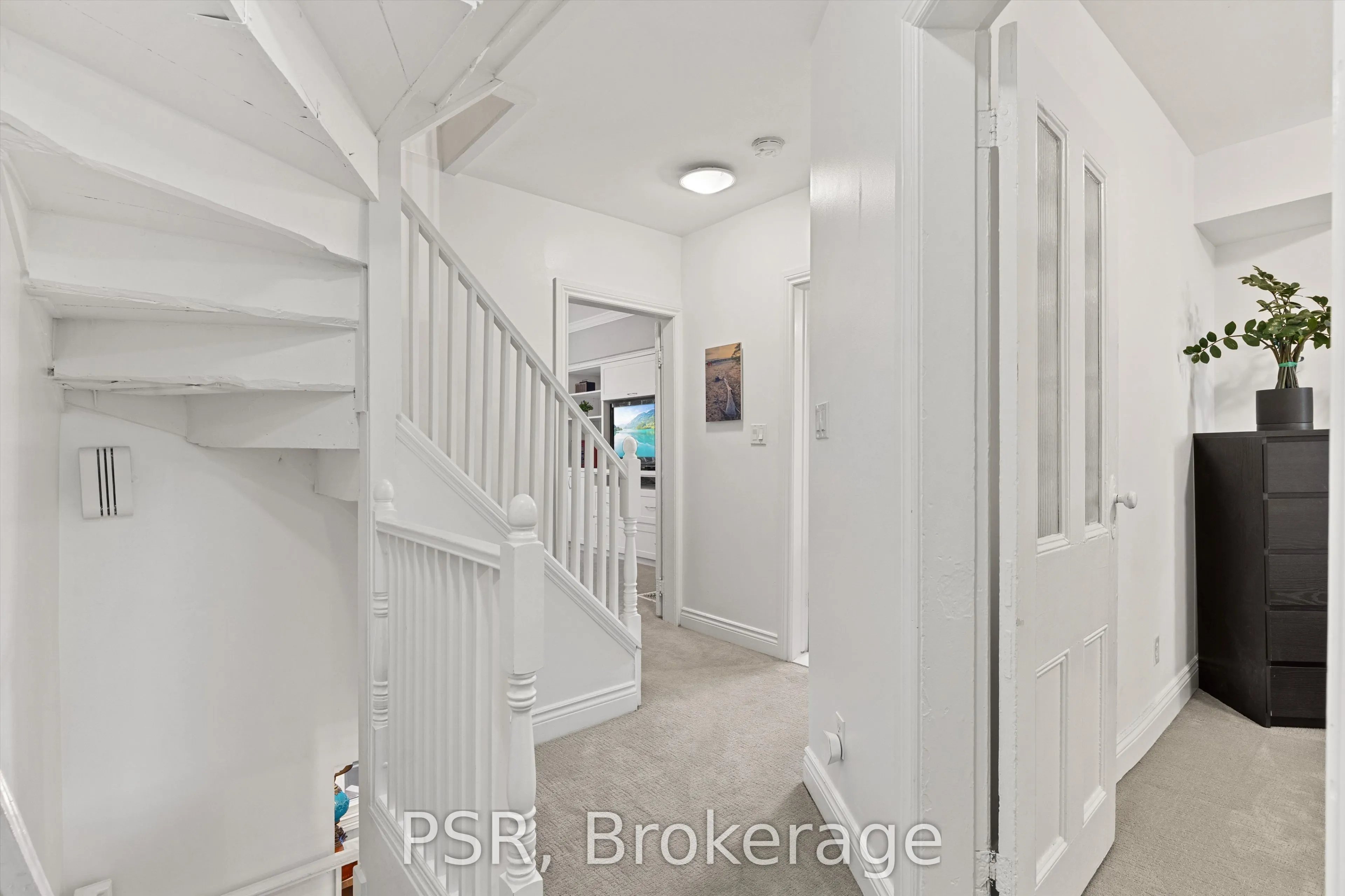 109 Macdonell Avenue