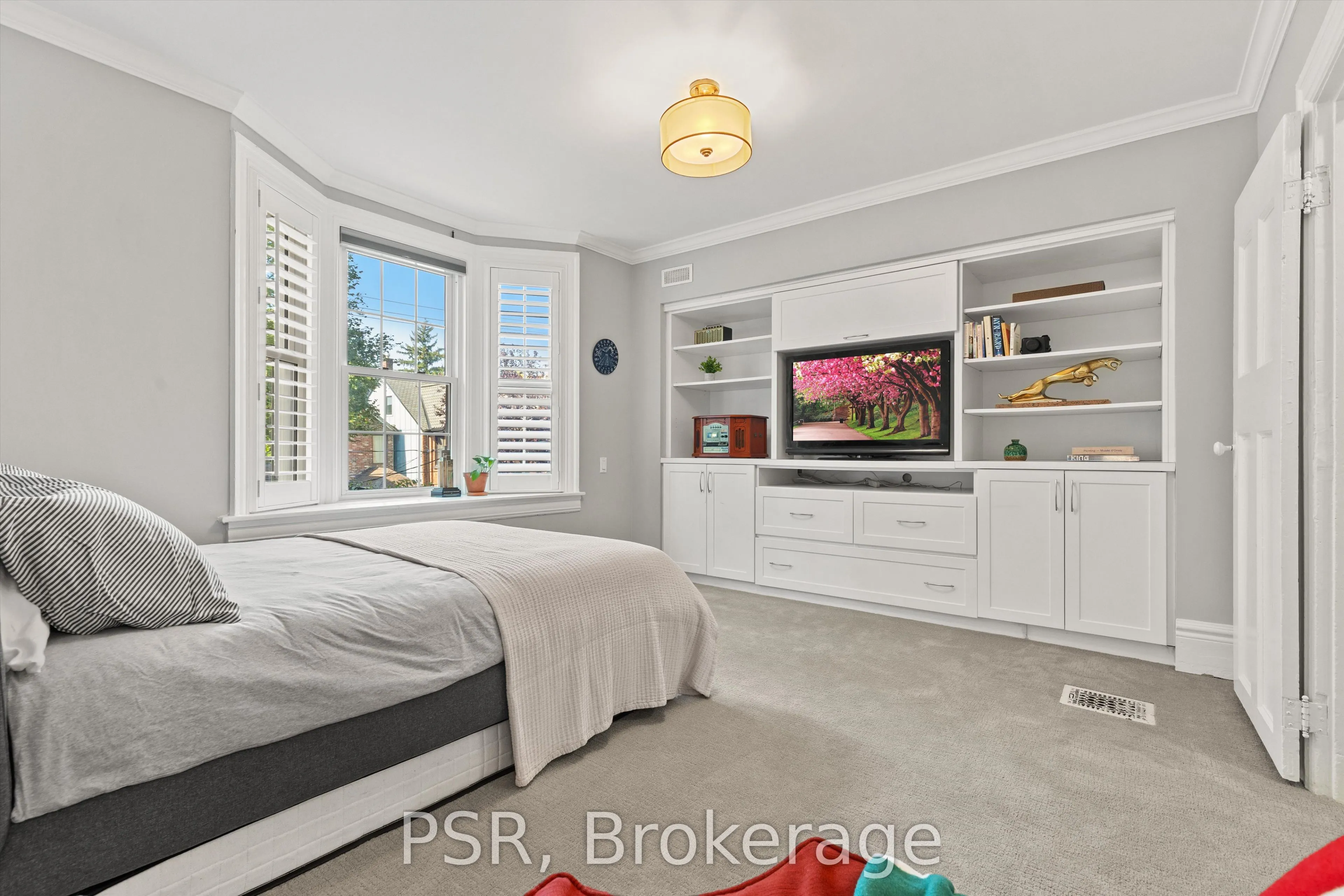 109 Macdonell Avenue